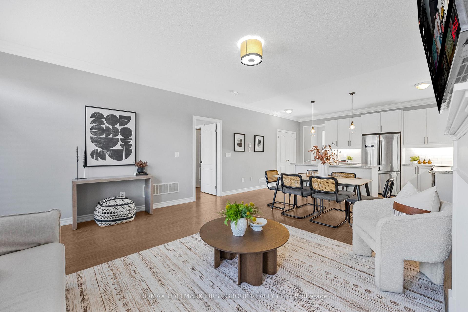Photo 10 of 43 Washburn Path, Clarington, Courtice — HOMEH