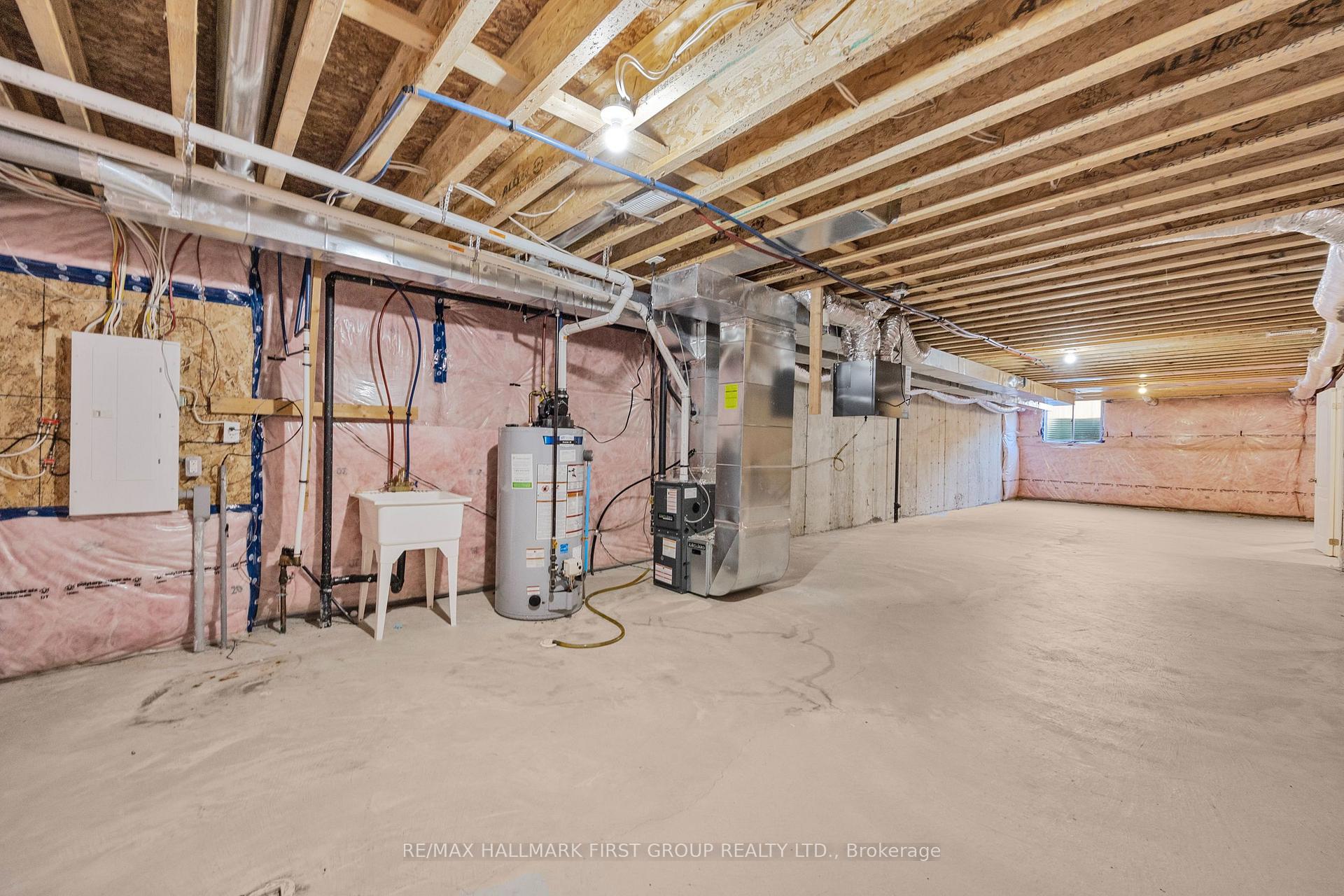 Photo 29 of 43 Washburn Path, Clarington, Courtice — HOMEH