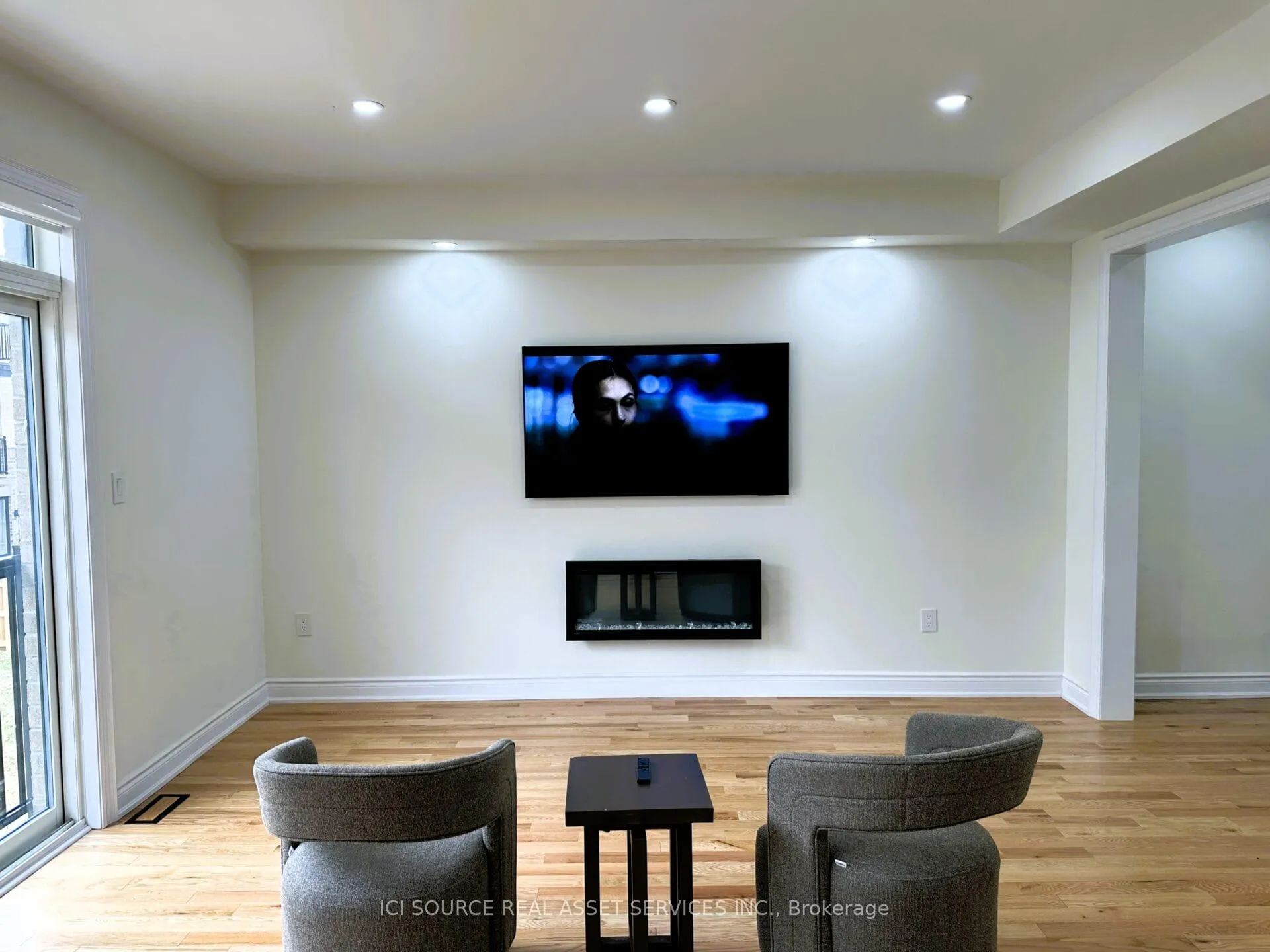 Photo 11 of 56 Tennant Circle, Vaughan, Vellore Village — HOMEH