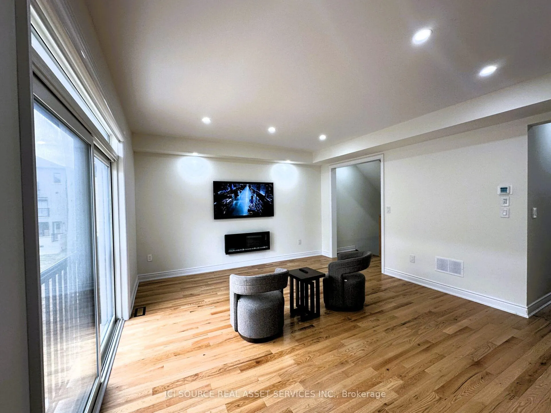 Photo 12 of 56 Tennant Circle, Vaughan, Vellore Village — HOMEH