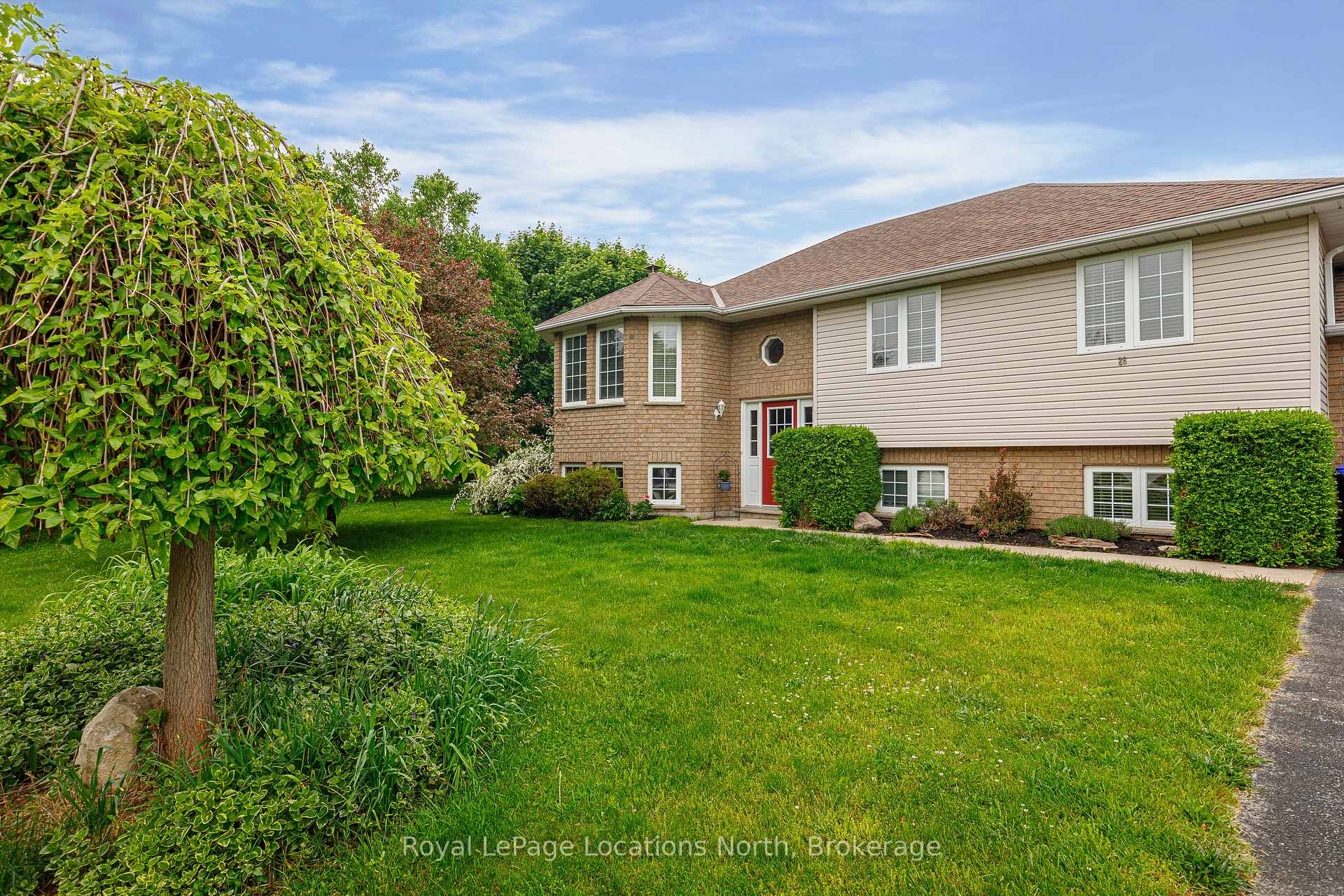Photo 2 of 26 Blackburn Avenue, Clearview, Nottawa — HOMEH