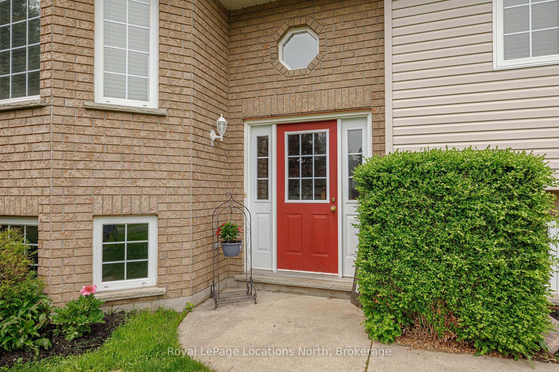 Photo 3 of 26 Blackburn Avenue, Clearview, Nottawa — HOMEH