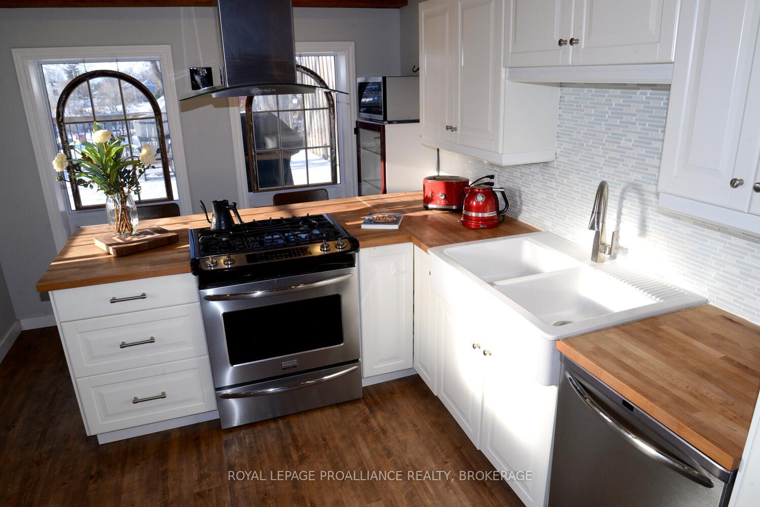 Photo 16 of 290 Stone Street S, Gananoque — HOMEH