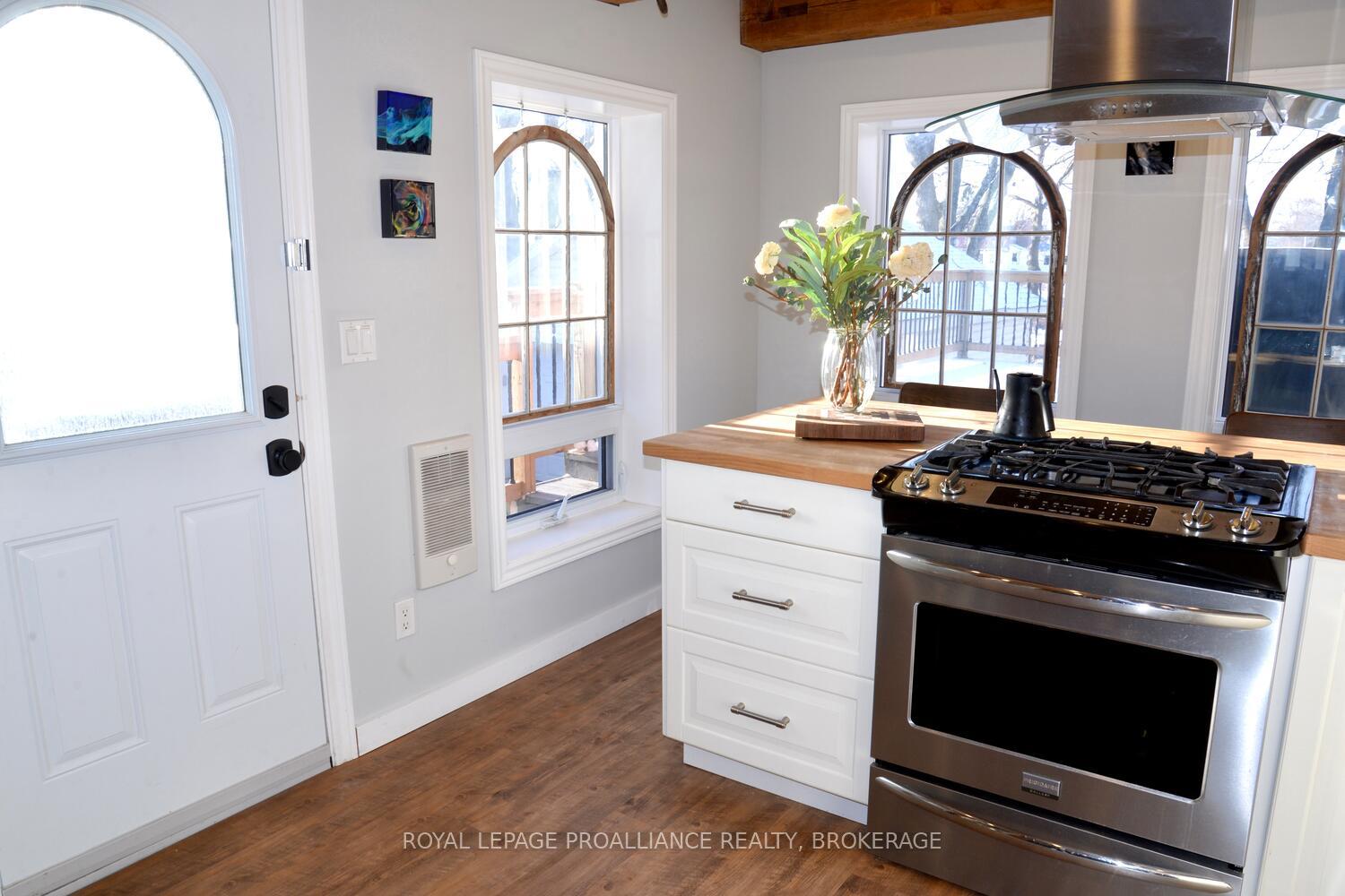 Photo 19 of 290 Stone Street S, Gananoque — HOMEH