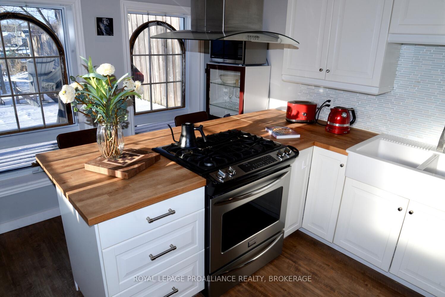 Photo 20 of 290 Stone Street S, Gananoque — HOMEH