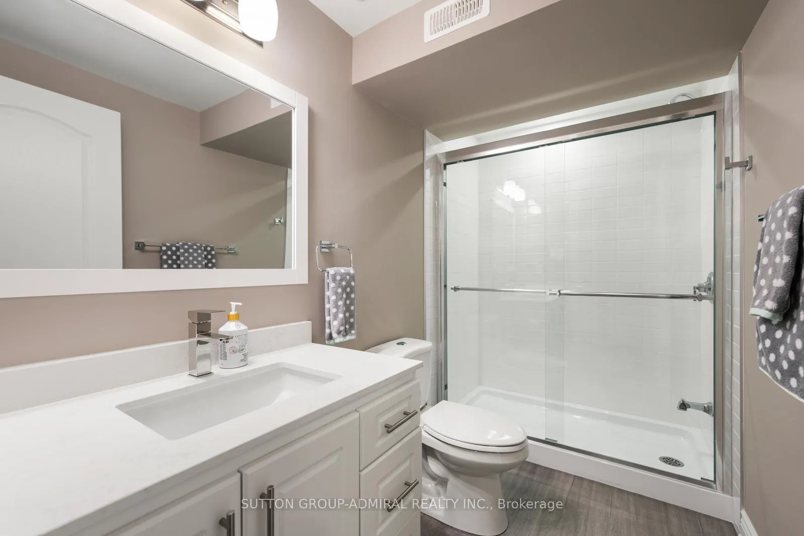 Photo 40 of 90 Summeridge Drive, Vaughan, Patterson — HOMEH