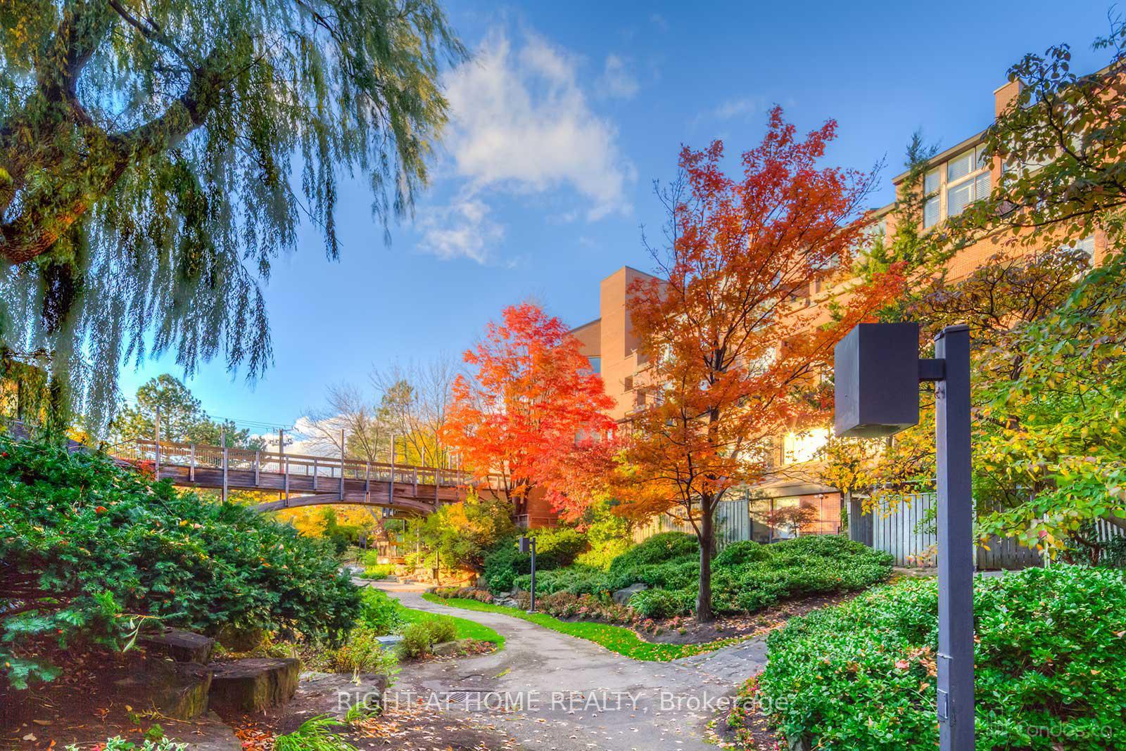 Photo 4 of Unit 318, 40 Sylvan Valley Way, Toronto, Bedford Park-Nortown — HOMEH