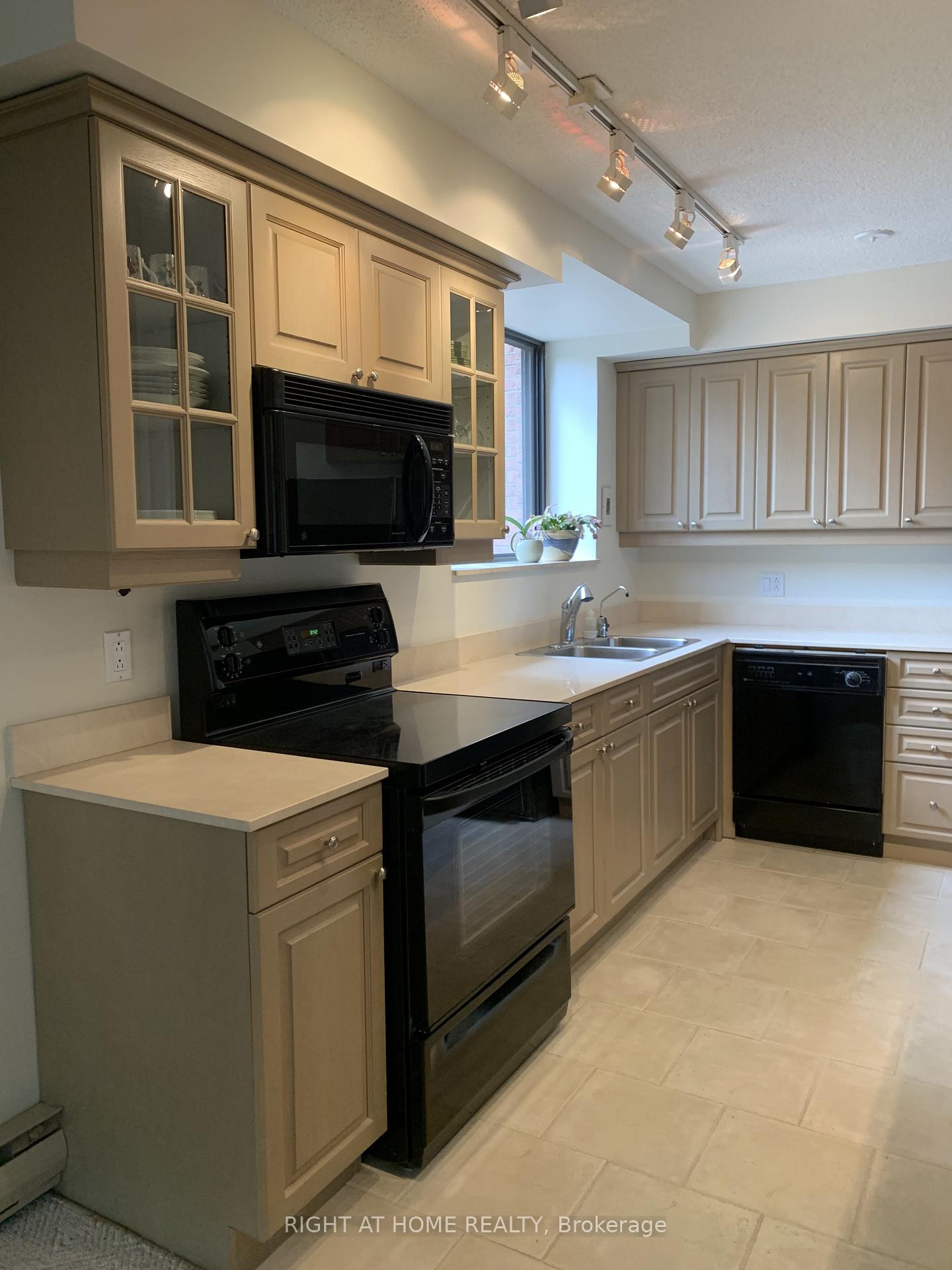 Photo 7 of Unit 318, 40 Sylvan Valley Way, Toronto, Bedford Park-Nortown — HOMEH