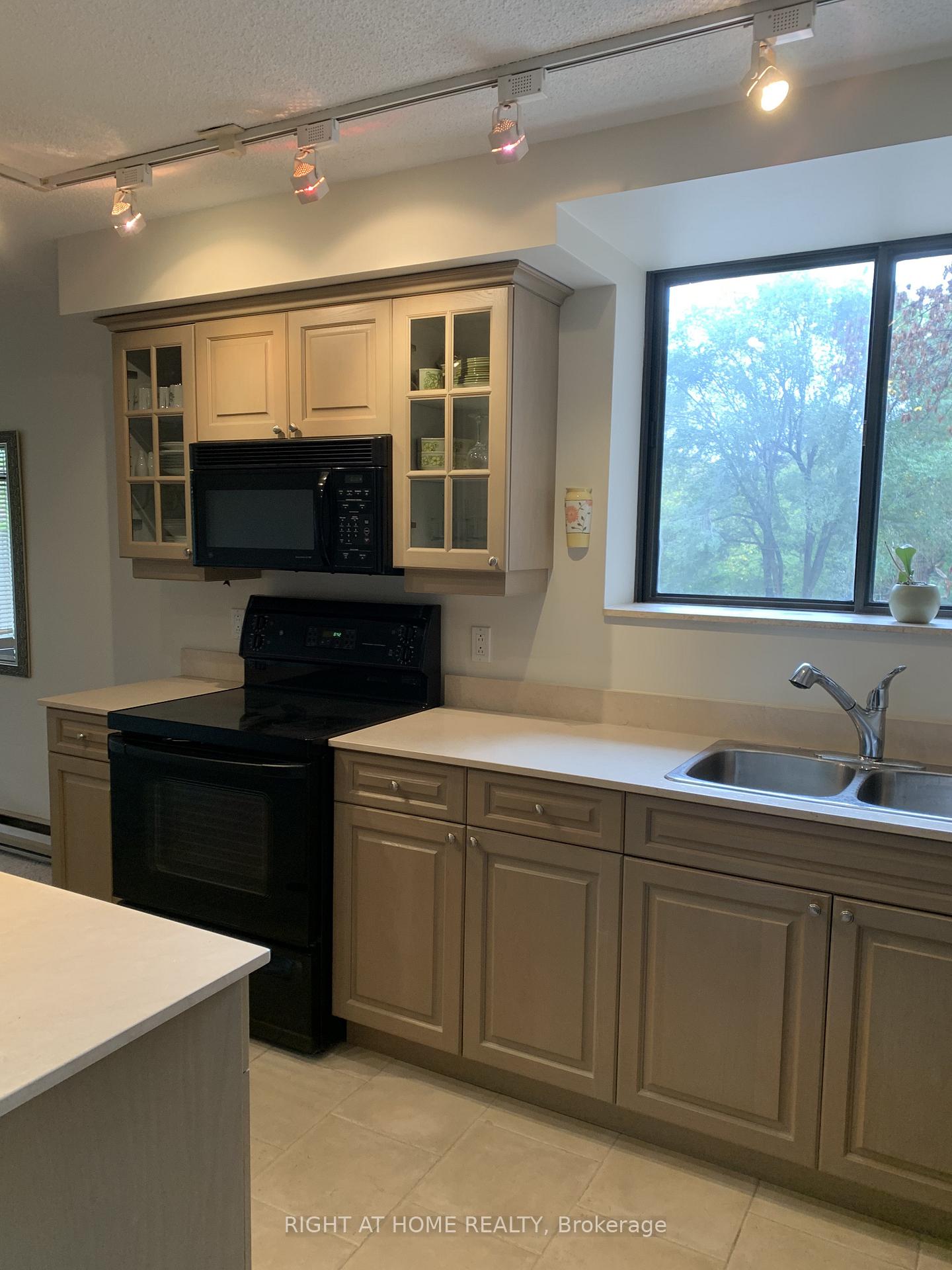 Photo 8 of Unit 318, 40 Sylvan Valley Way, Toronto, Bedford Park-Nortown — HOMEH