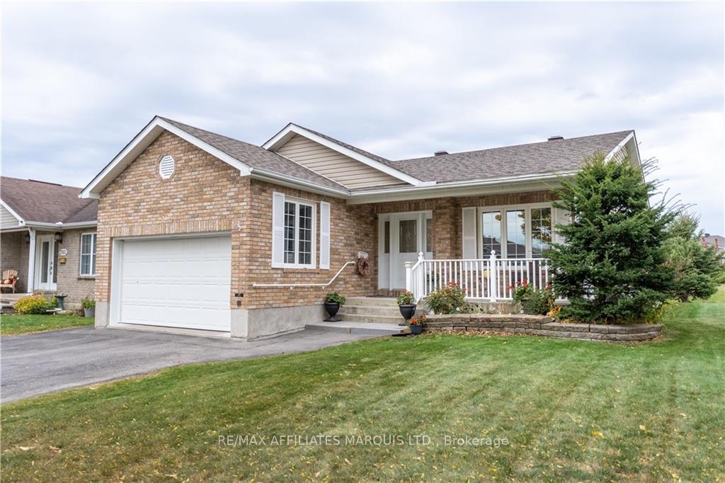 Photo 2 of 2250 Glen Brook Drive, Cornwall — HOMEH