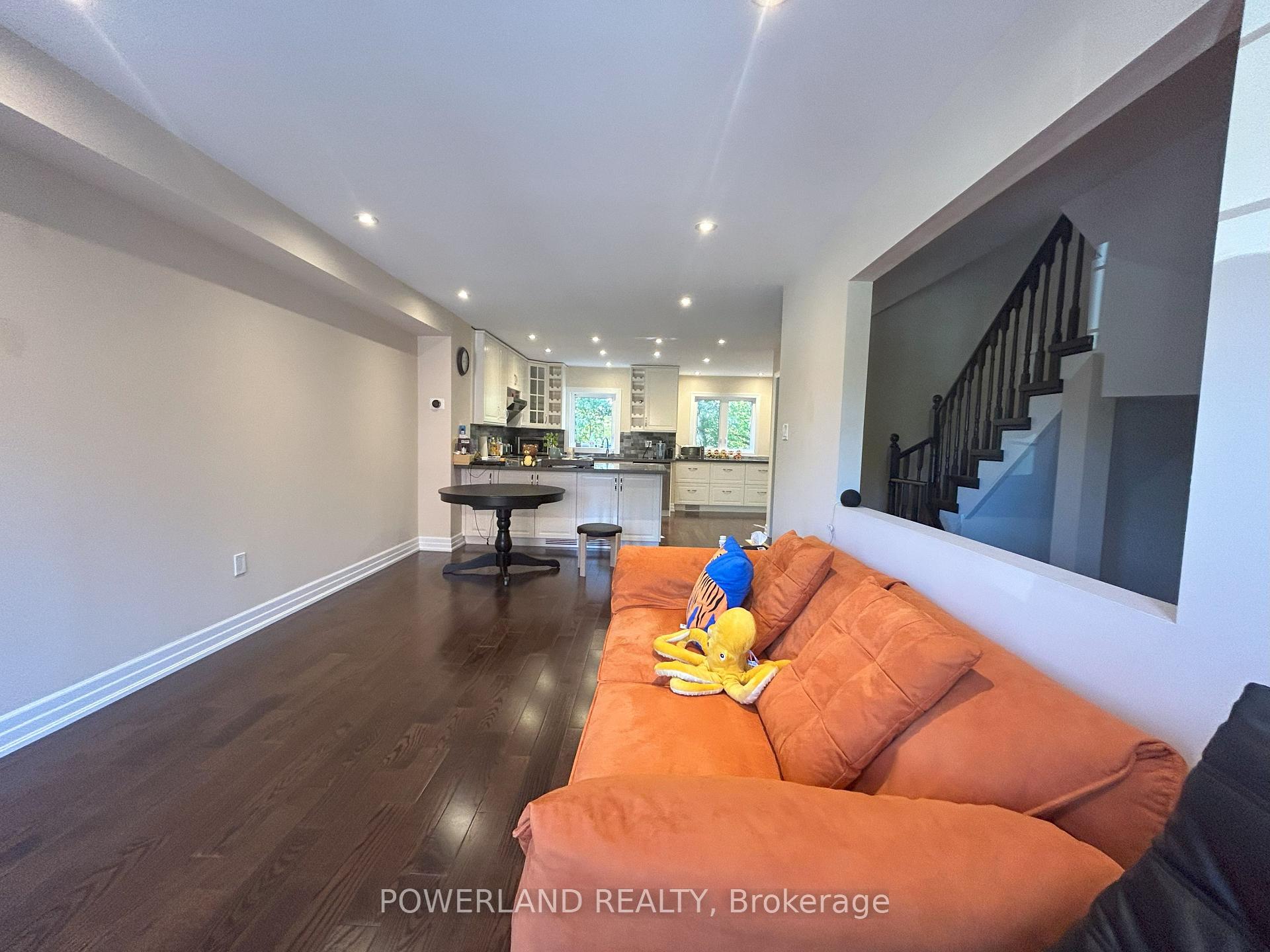 Front of Unit 37, 95 Weldrick Avenue