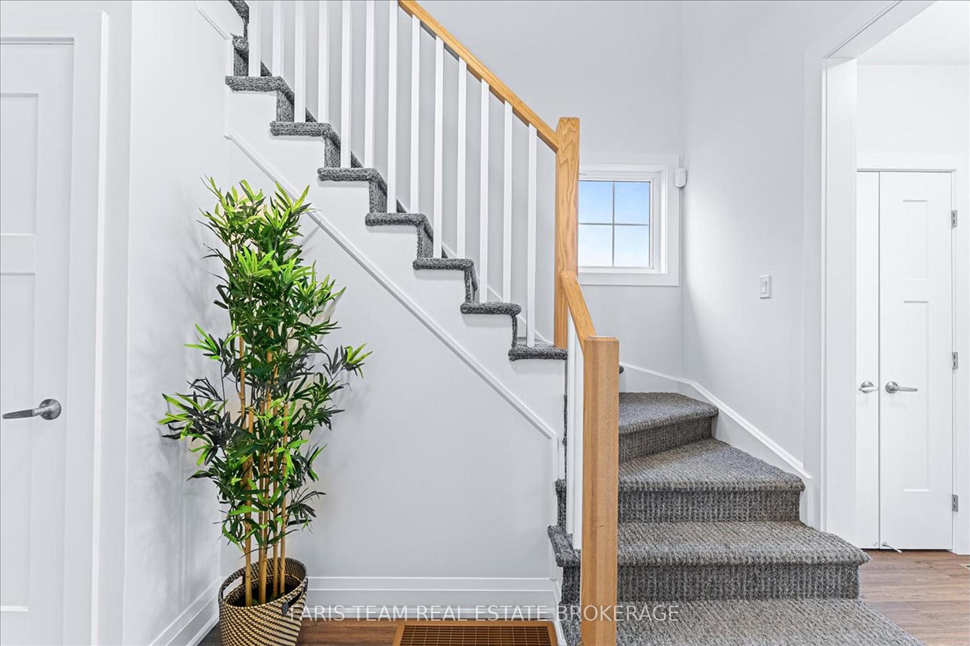 Photo 21 of 27 Julia Crescent, Midland — HOMEH