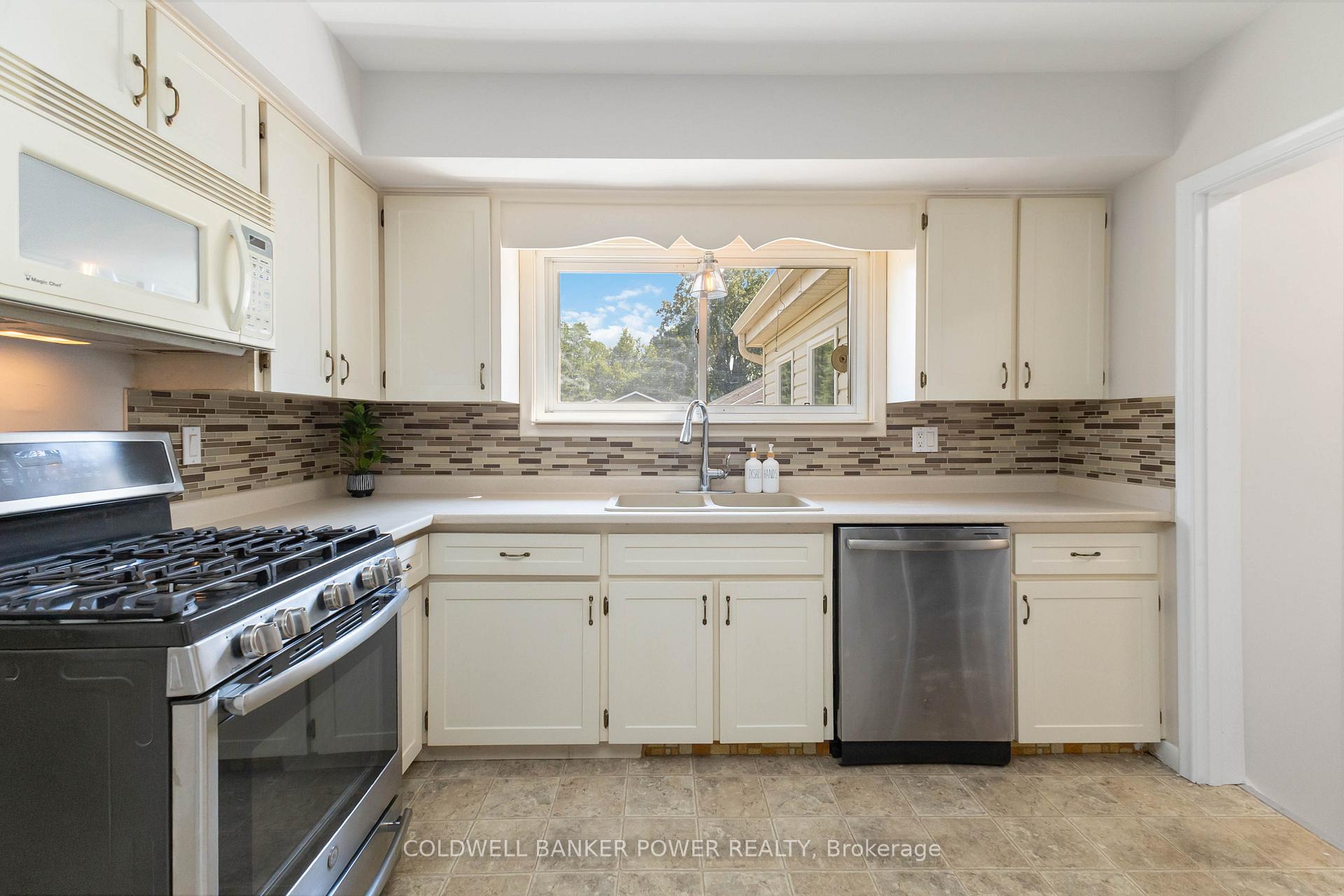 Photo 14 of 10020 Lynhurst Park Drive, Central Elgin, Lynhurst — HOMEH