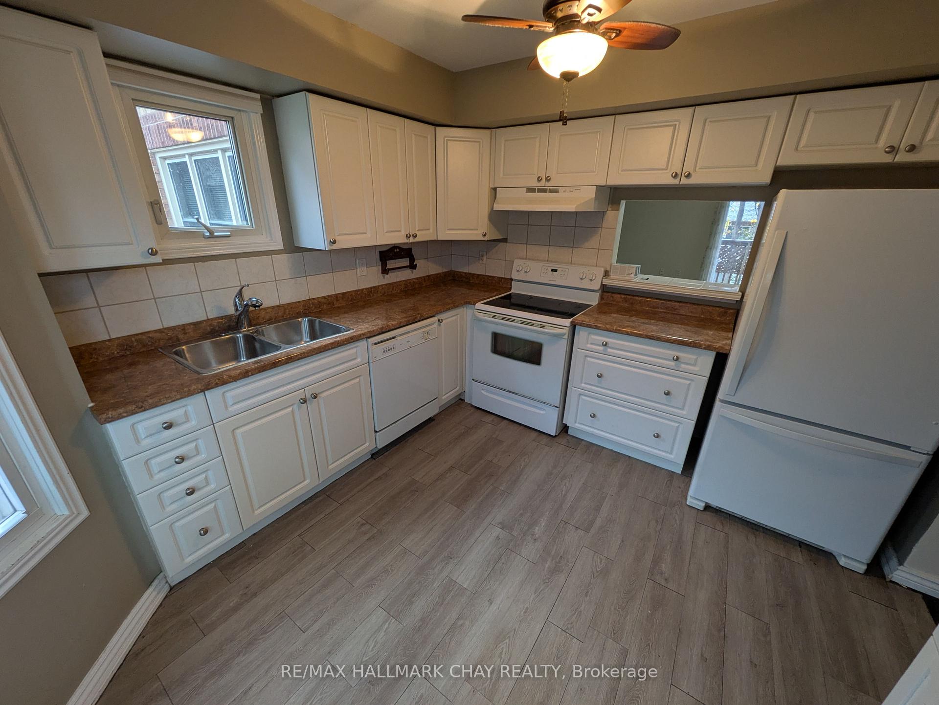 Photo 3 of Unit 22, 119 D'ambrosio Drive, Barrie, Painswick North — HOMEH