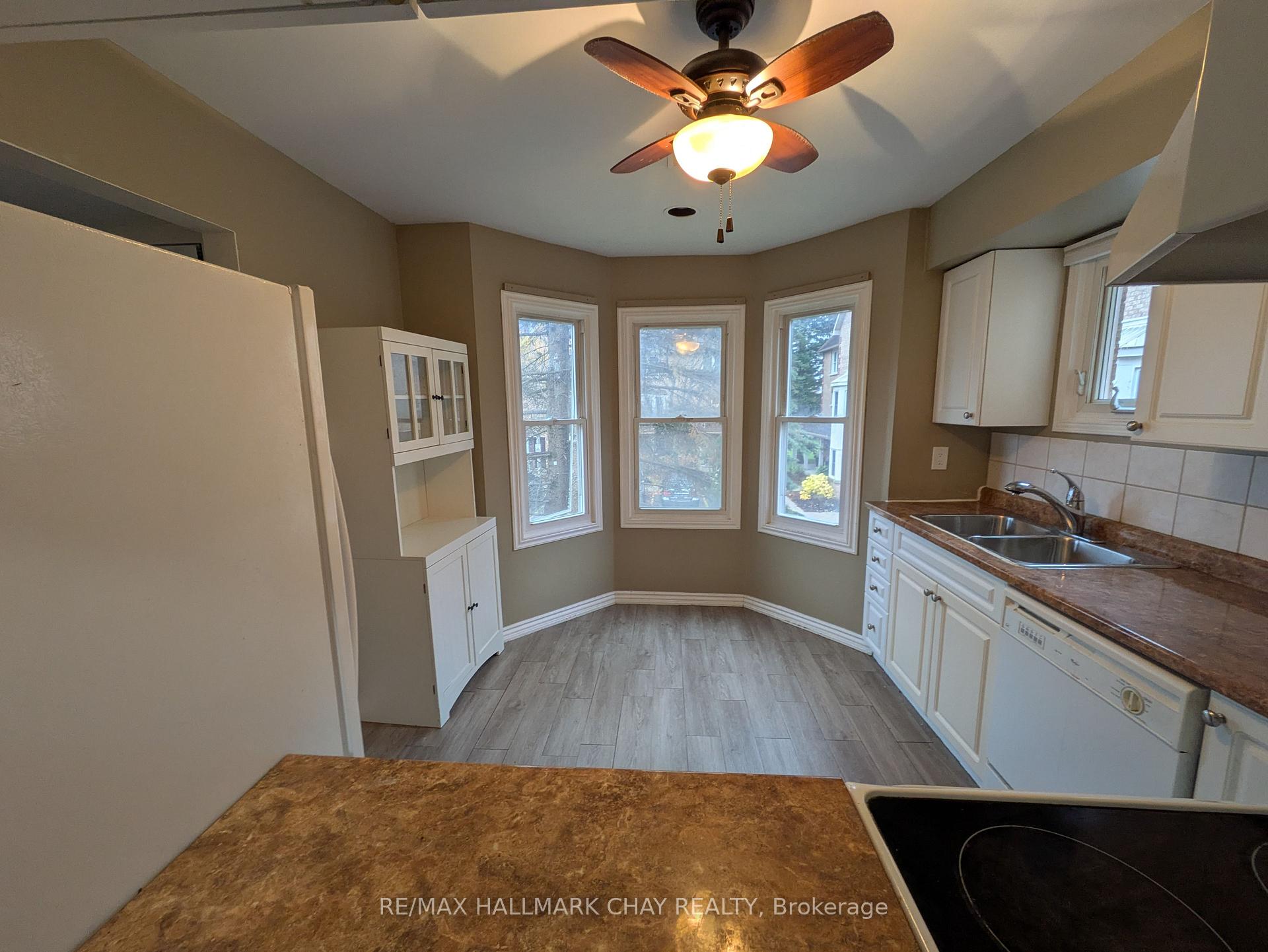 Photo 4 of Unit 22, 119 D'ambrosio Drive, Barrie, Painswick North — HOMEH
