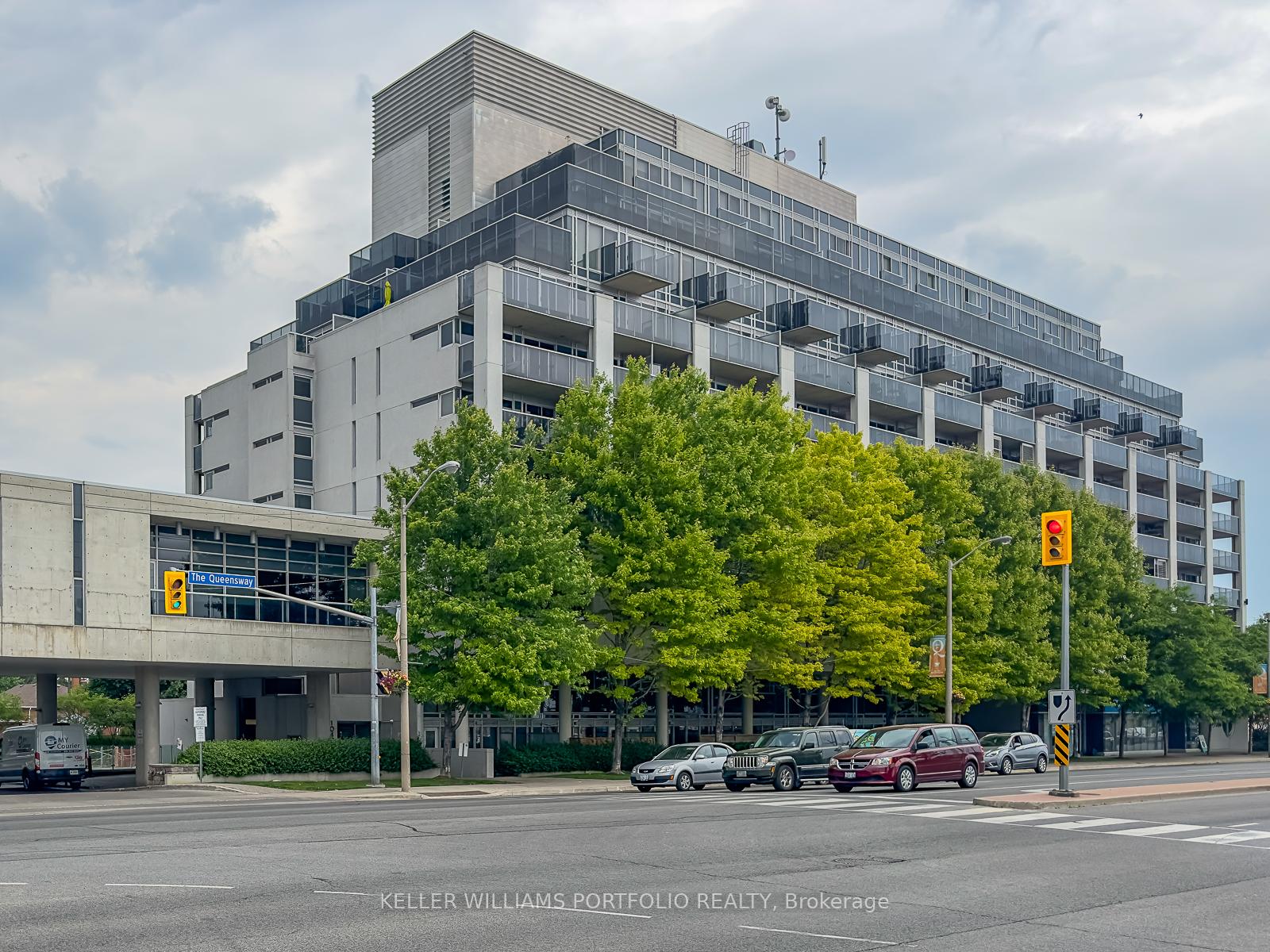 Front of Unit 809, 1040 The Queensway Avenue W