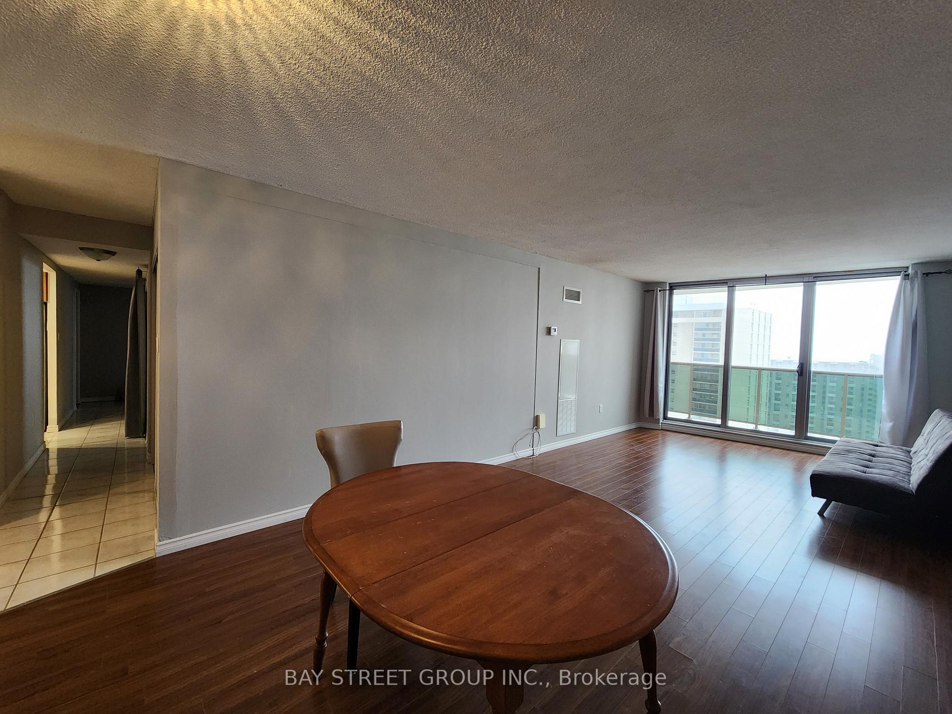 Photo 4 of Unit 2009, 812 Burnhamthorpe Road, Etobicoke, Markland Wood — HOMEH