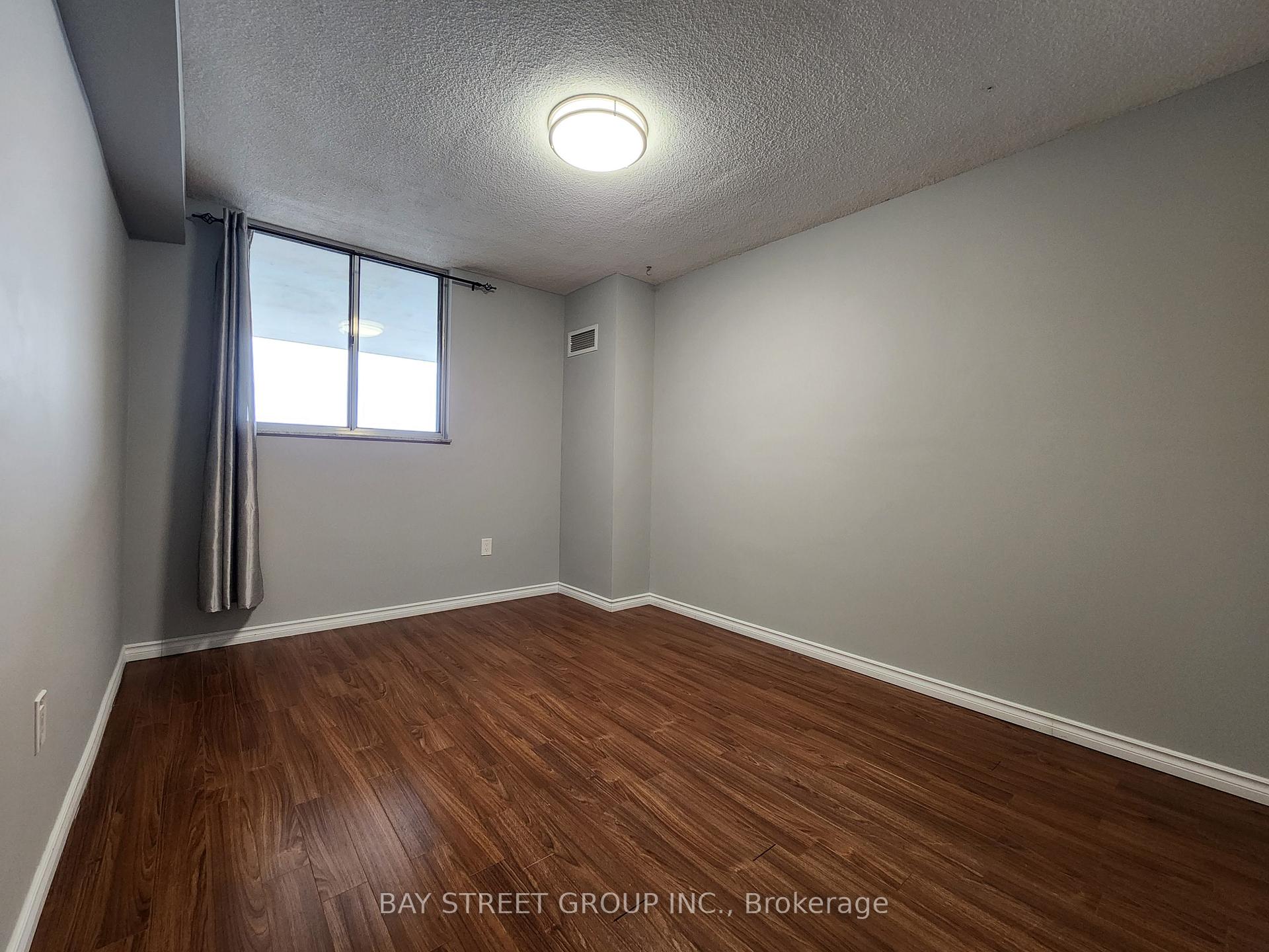 Photo 7 of Unit 2009, 812 Burnhamthorpe Road, Etobicoke, Markland Wood — HOMEH