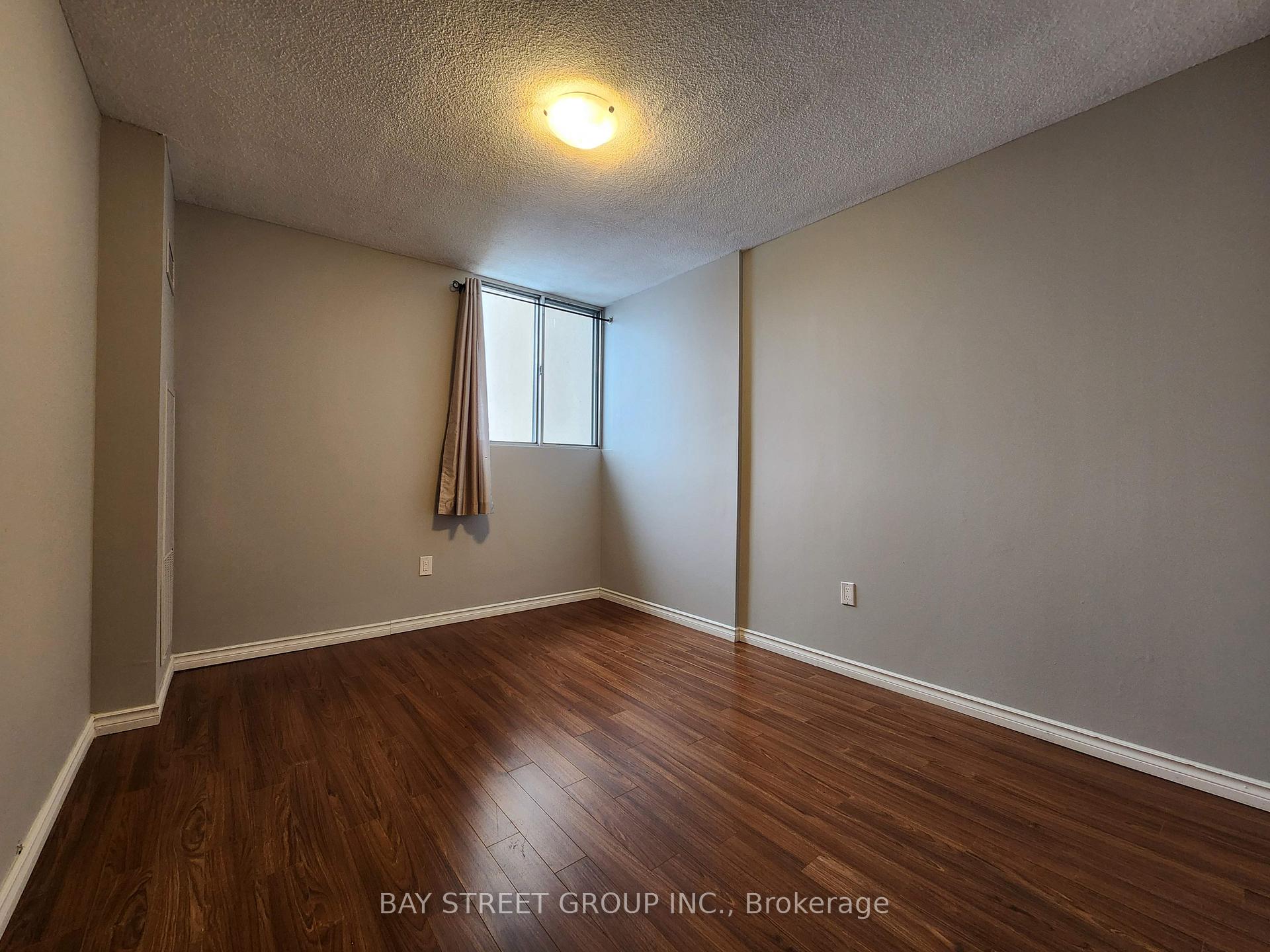 Photo 8 of Unit 2009, 812 Burnhamthorpe Road, Etobicoke, Markland Wood — HOMEH