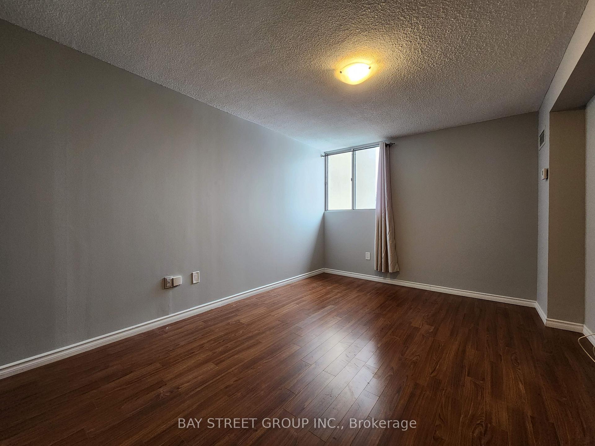 Photo 9 of Unit 2009, 812 Burnhamthorpe Road, Etobicoke, Markland Wood — HOMEH