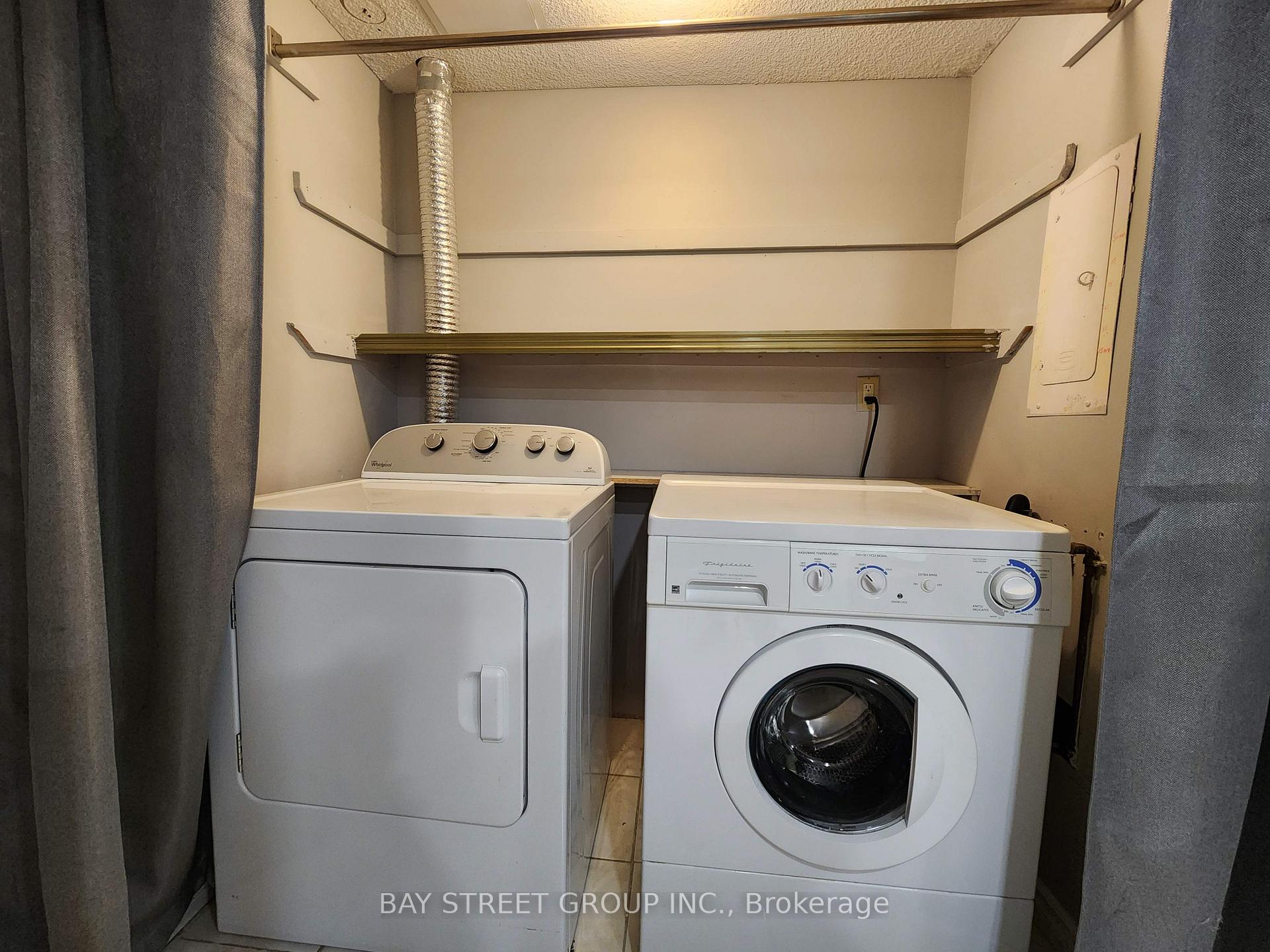 Photo 13 of Unit 2009, 812 Burnhamthorpe Road, Etobicoke, Markland Wood — HOMEH