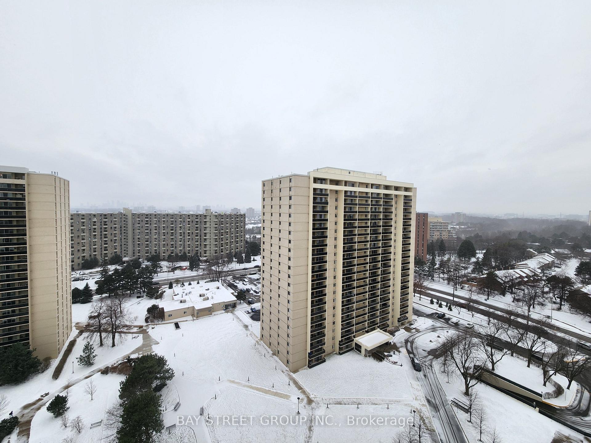 Photo 14 of Unit 2009, 812 Burnhamthorpe Road, Etobicoke, Markland Wood — HOMEH