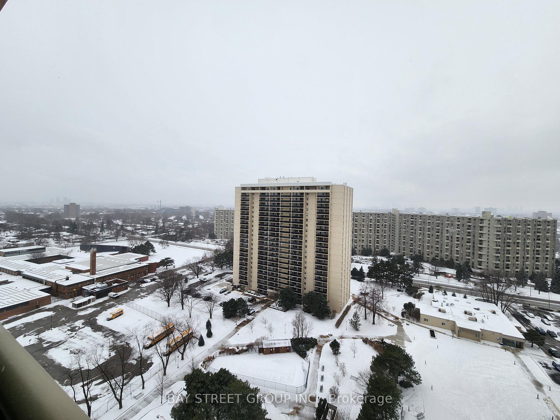 Photo 15 of Unit 2009, 812 Burnhamthorpe Road, Etobicoke, Markland Wood — HOMEH
