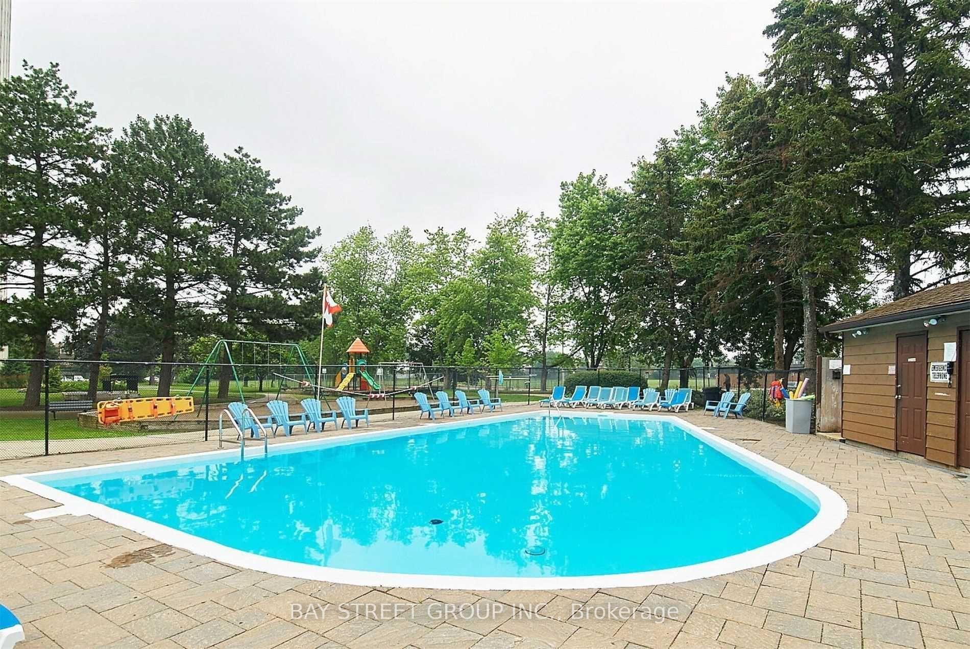 Photo 16 of Unit 2009, 812 Burnhamthorpe Road, Etobicoke, Markland Wood — HOMEH