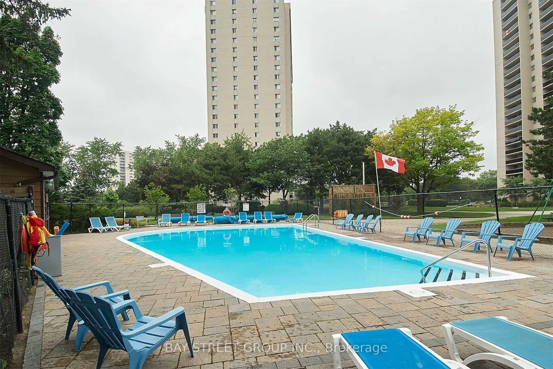 Photo 17 of Unit 2009, 812 Burnhamthorpe Road, Etobicoke, Markland Wood — HOMEH