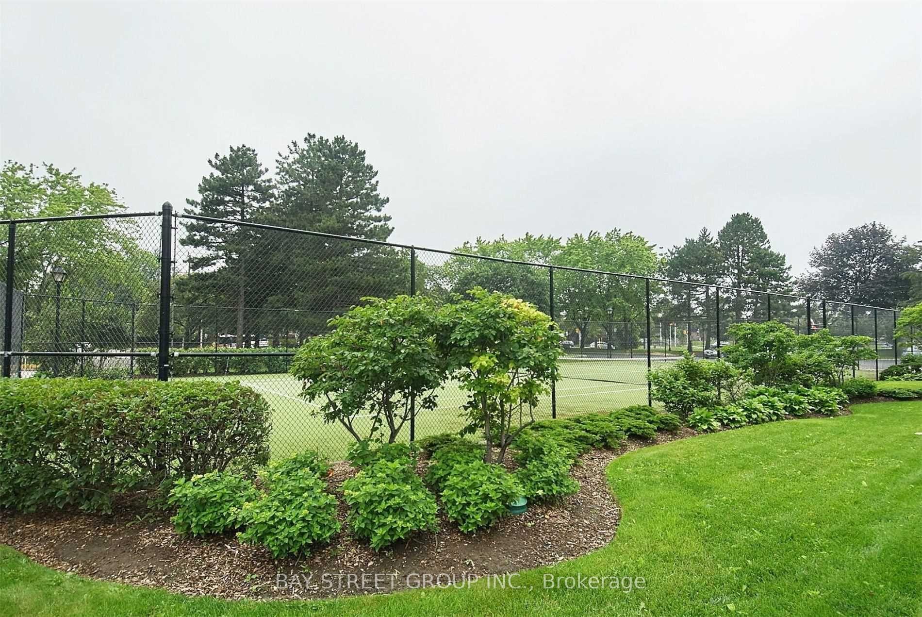 Photo 19 of Unit 2009, 812 Burnhamthorpe Road, Etobicoke, Markland Wood — HOMEH