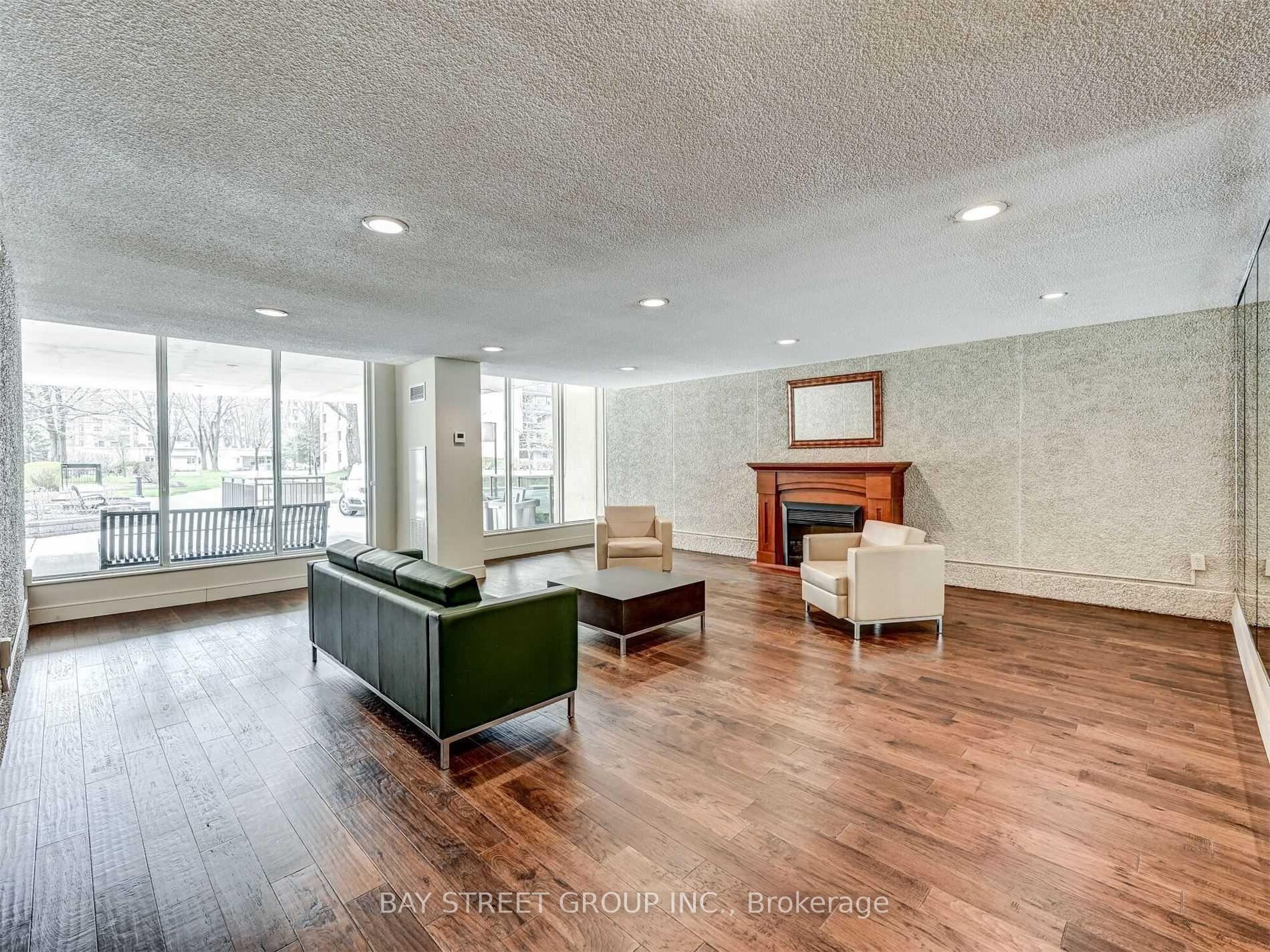 Photo 24 of Unit 2009, 812 Burnhamthorpe Road, Etobicoke, Markland Wood — HOMEH