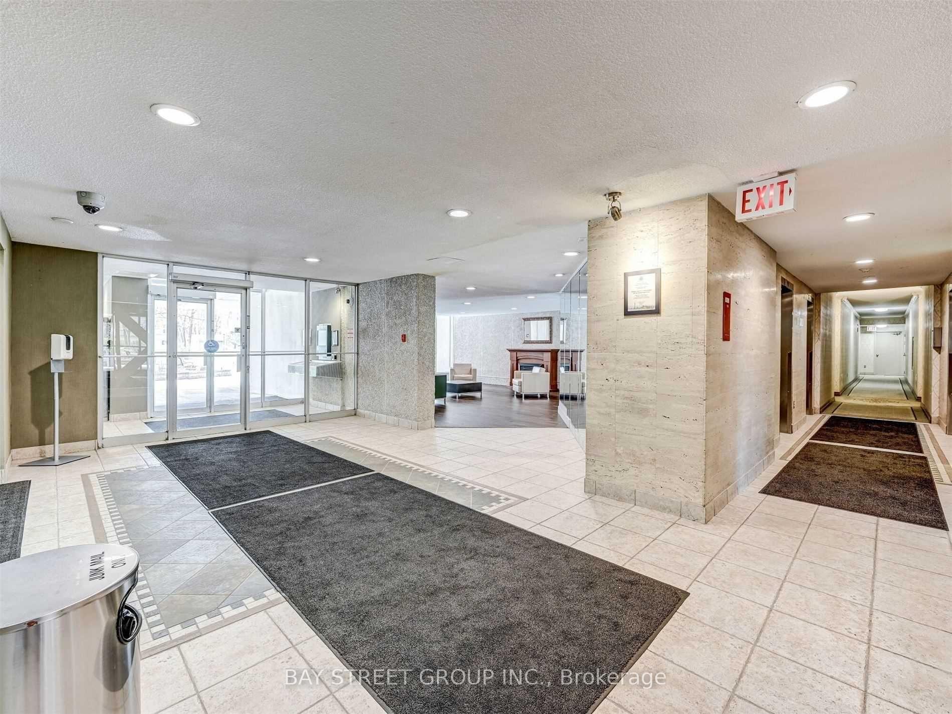 Photo 25 of Unit 2009, 812 Burnhamthorpe Road, Etobicoke, Markland Wood — HOMEH