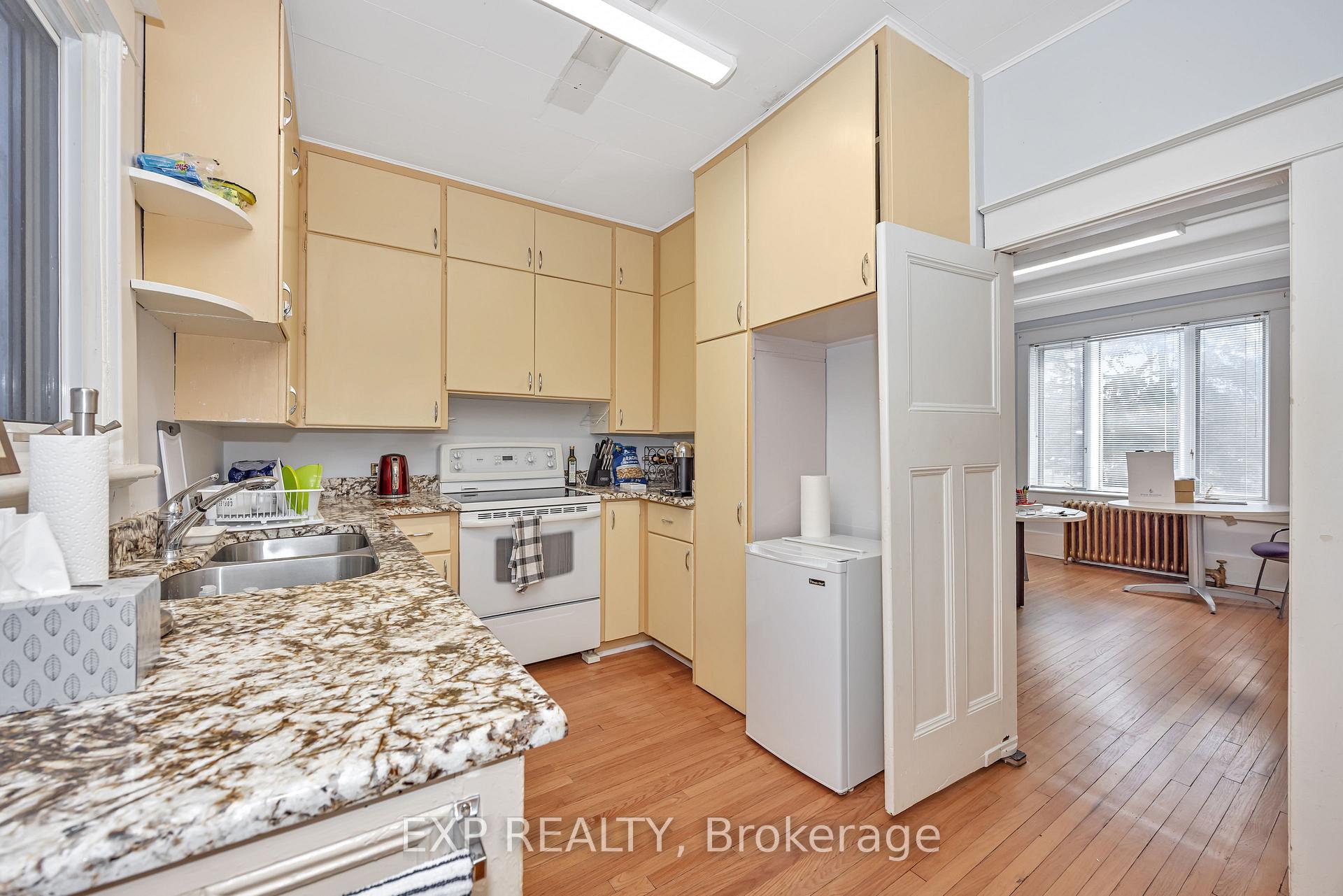 Photo 10 of 33 Wilton Crescent, Ottawa, Glebe — HOMEH