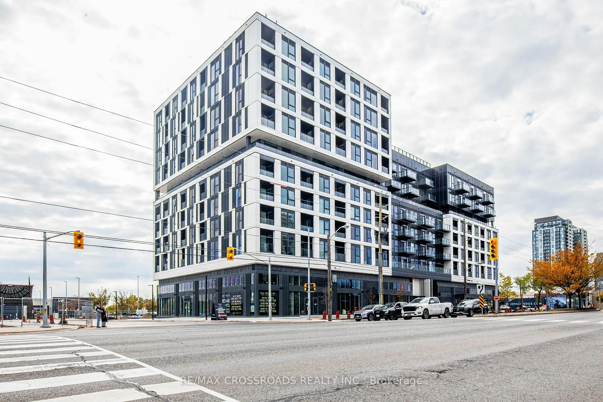 Front of Unit 614, 1037 The Queensway