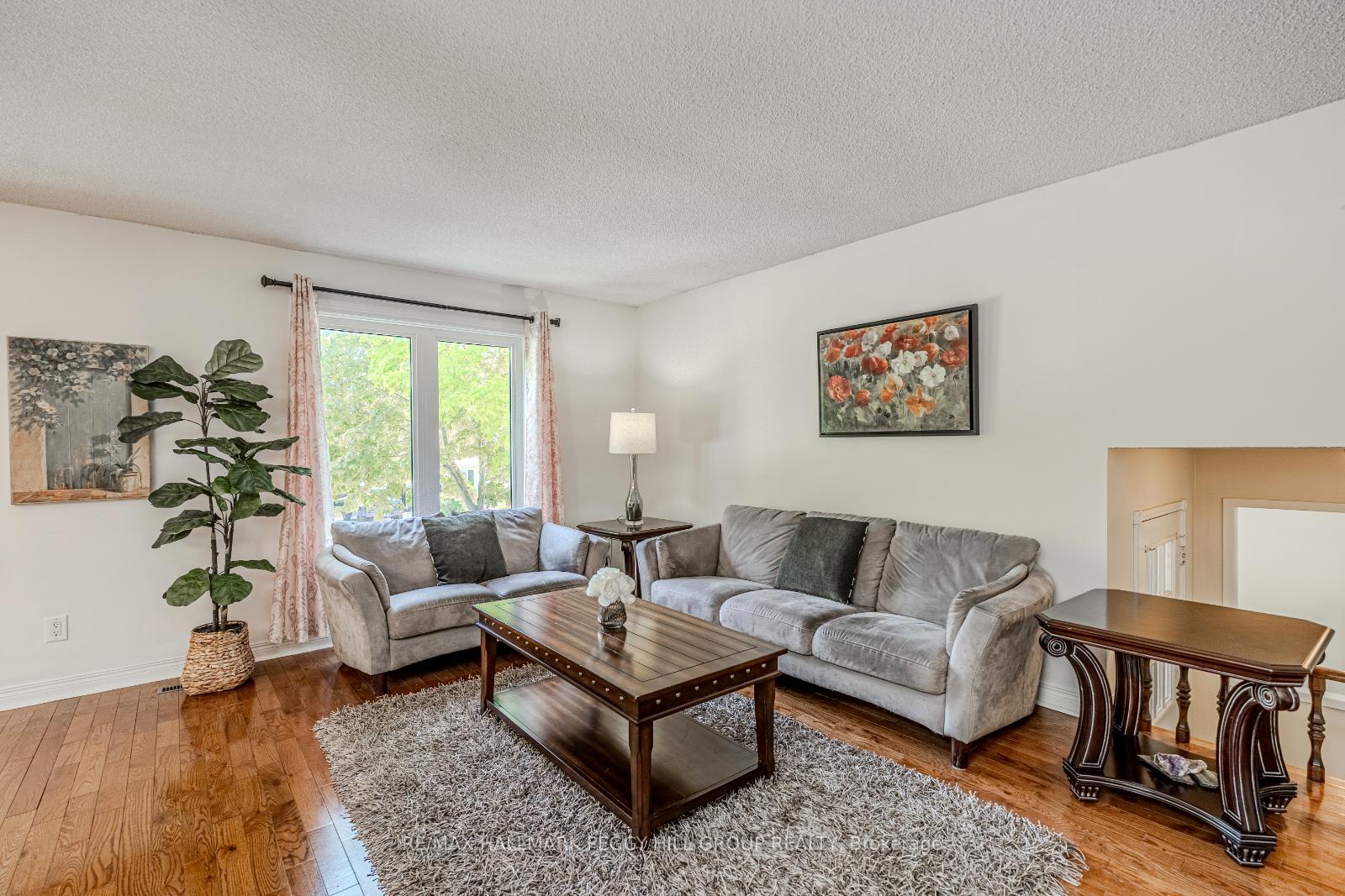 Photo 9 of 20 Shelley Lane, Barrie, Letitia Heights — HOMEH