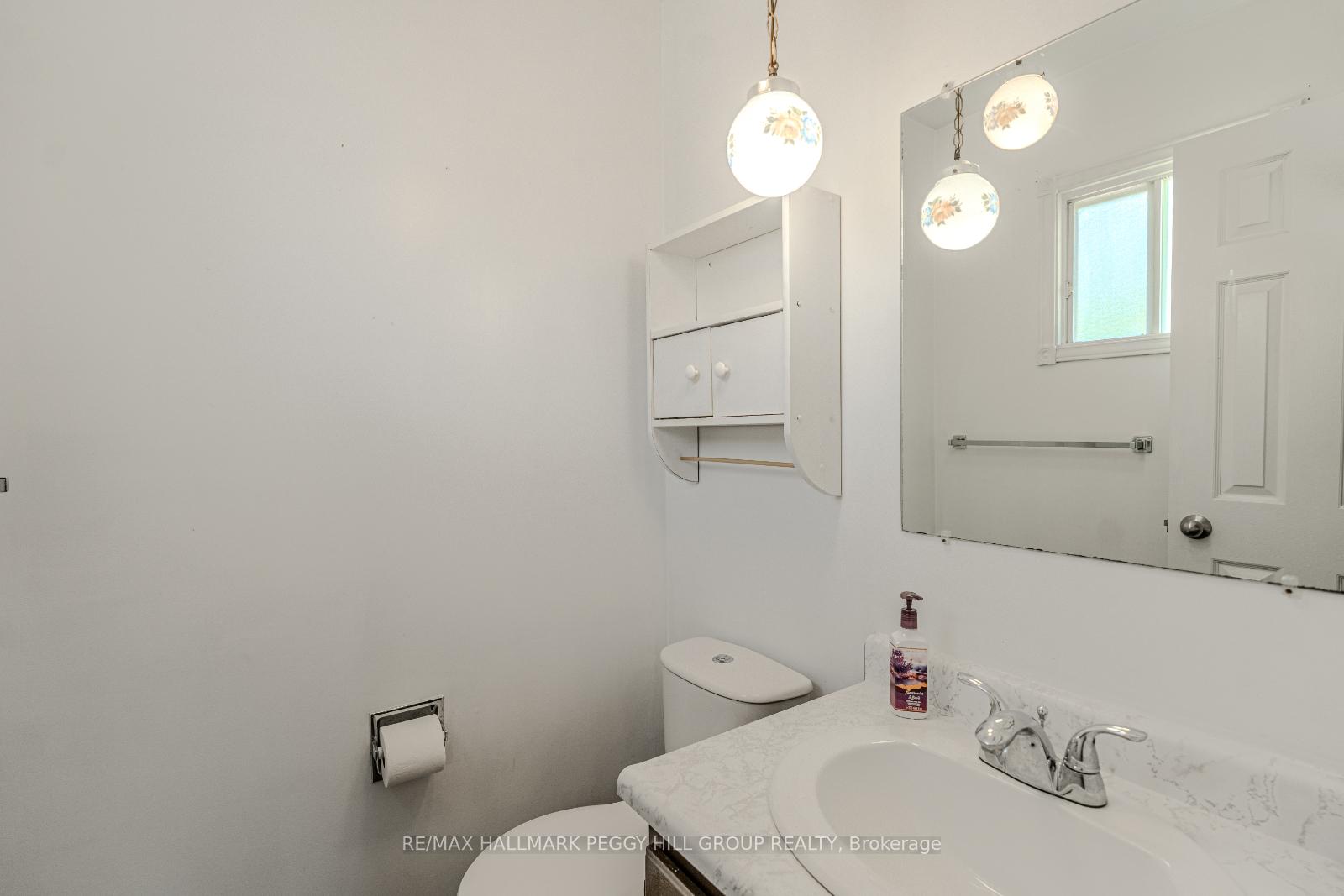 Photo 11 of 20 Shelley Lane, Barrie, Letitia Heights — HOMEH