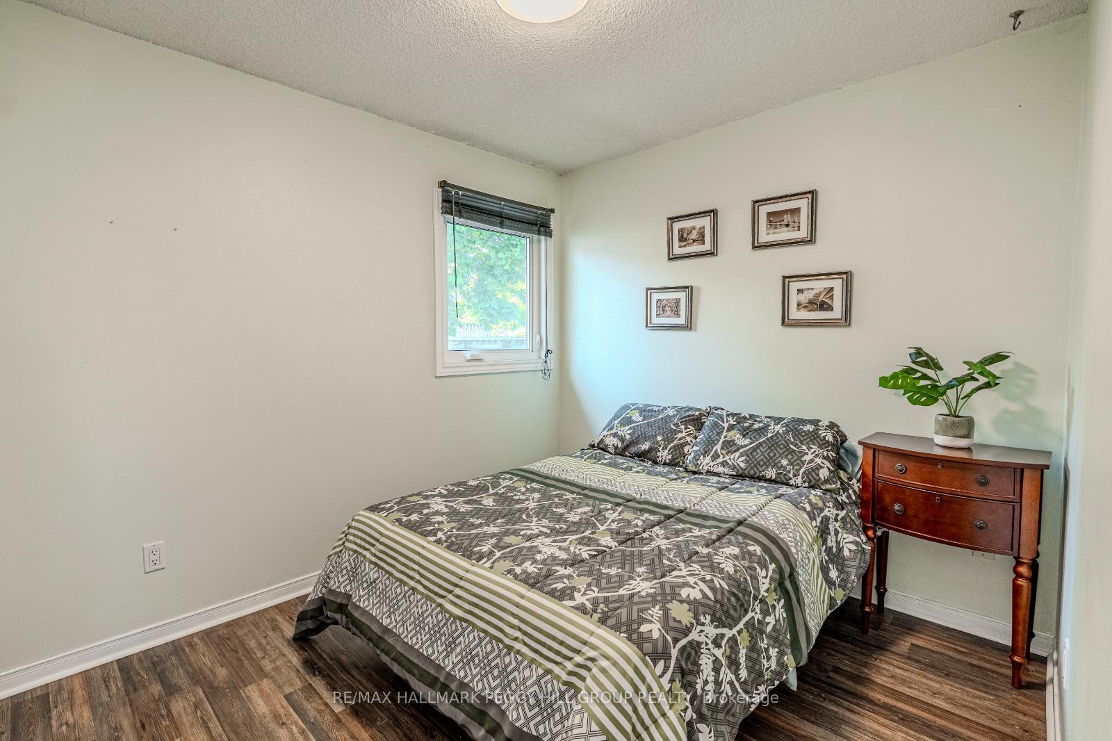 Photo 12 of 20 Shelley Lane, Barrie, Letitia Heights — HOMEH