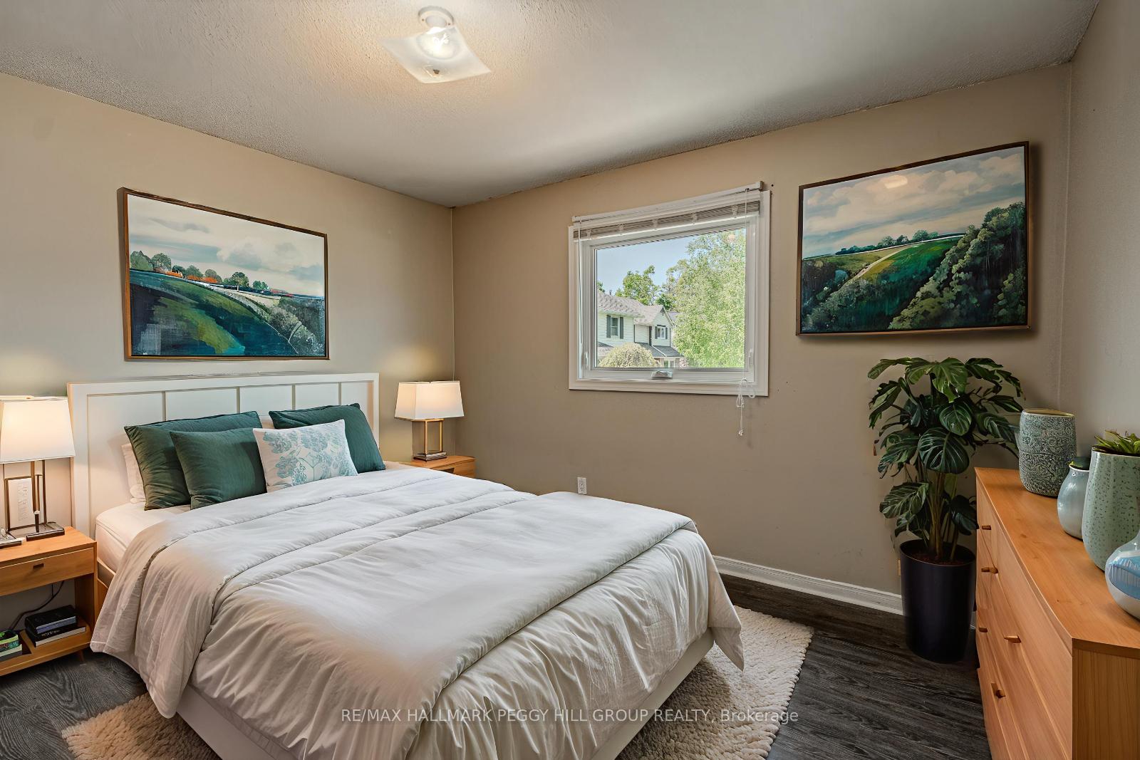 Photo 13 of 20 Shelley Lane, Barrie, Letitia Heights — HOMEH