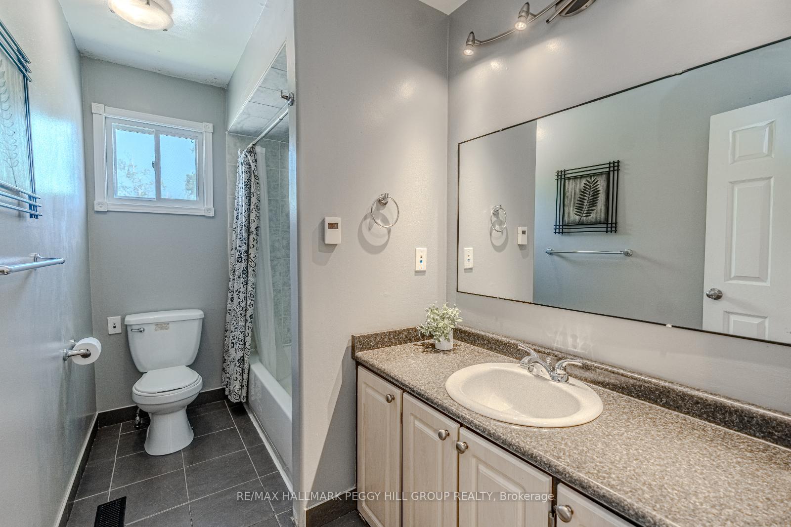 Photo 14 of 20 Shelley Lane, Barrie, Letitia Heights — HOMEH