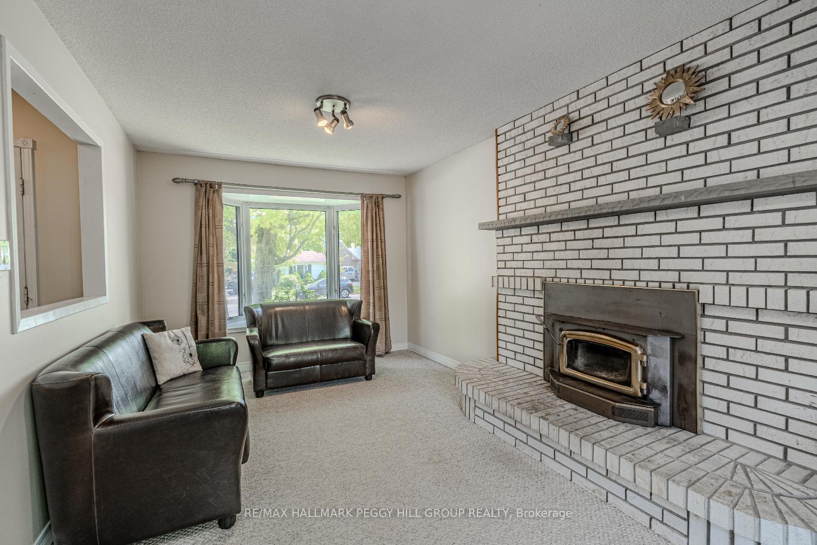 Photo 15 of 20 Shelley Lane, Barrie, Letitia Heights — HOMEH