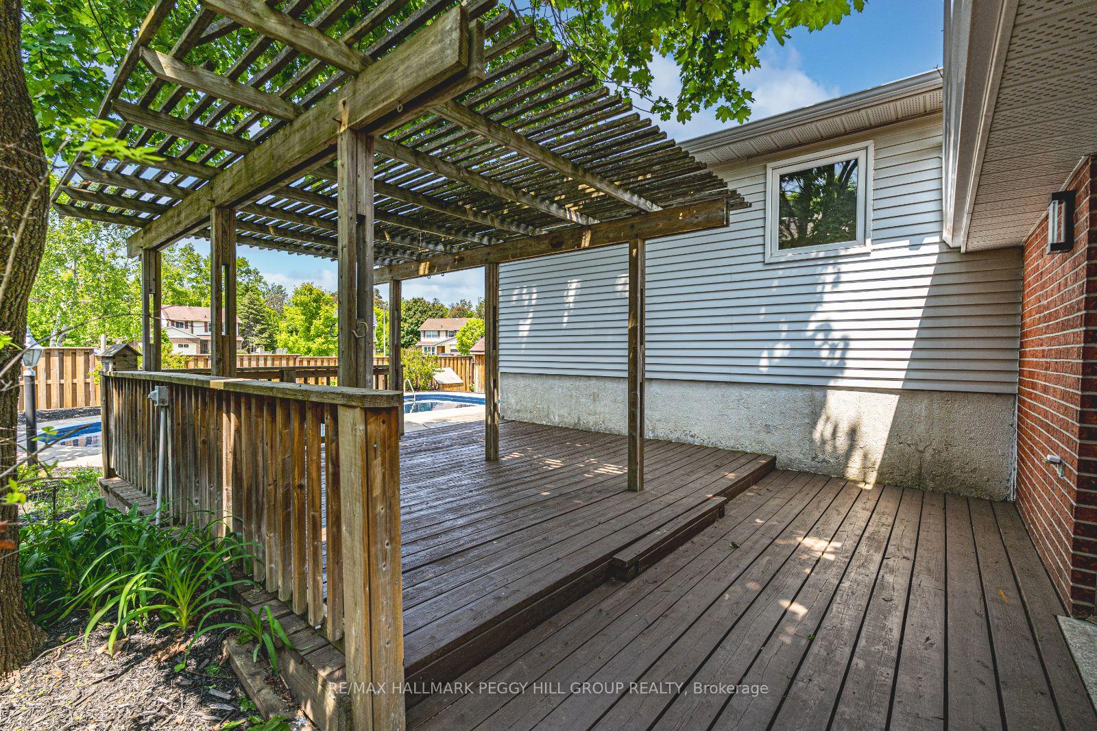 Photo 21 of 20 Shelley Lane, Barrie, Letitia Heights — HOMEH