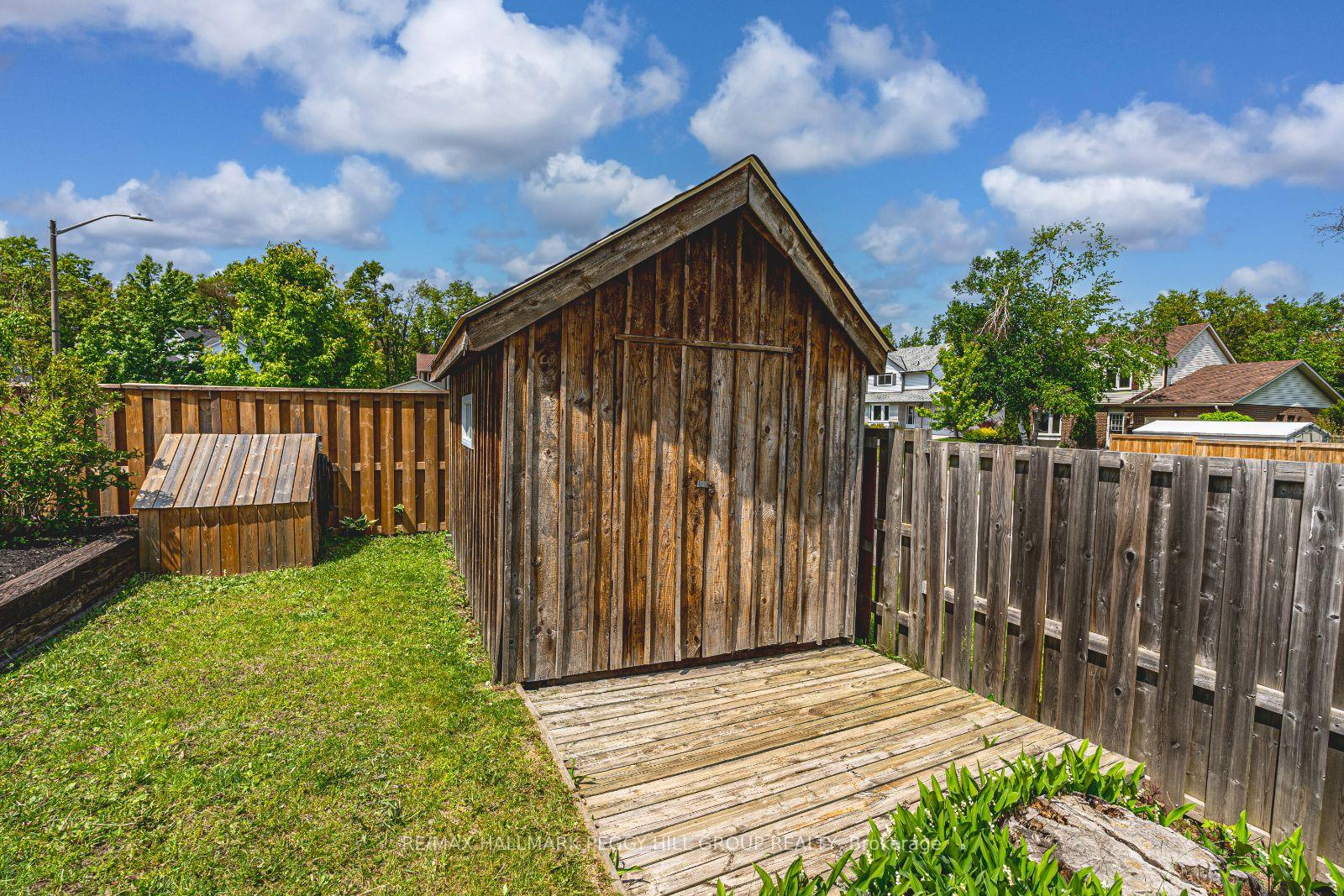 Photo 23 of 20 Shelley Lane, Barrie, Letitia Heights — HOMEH
