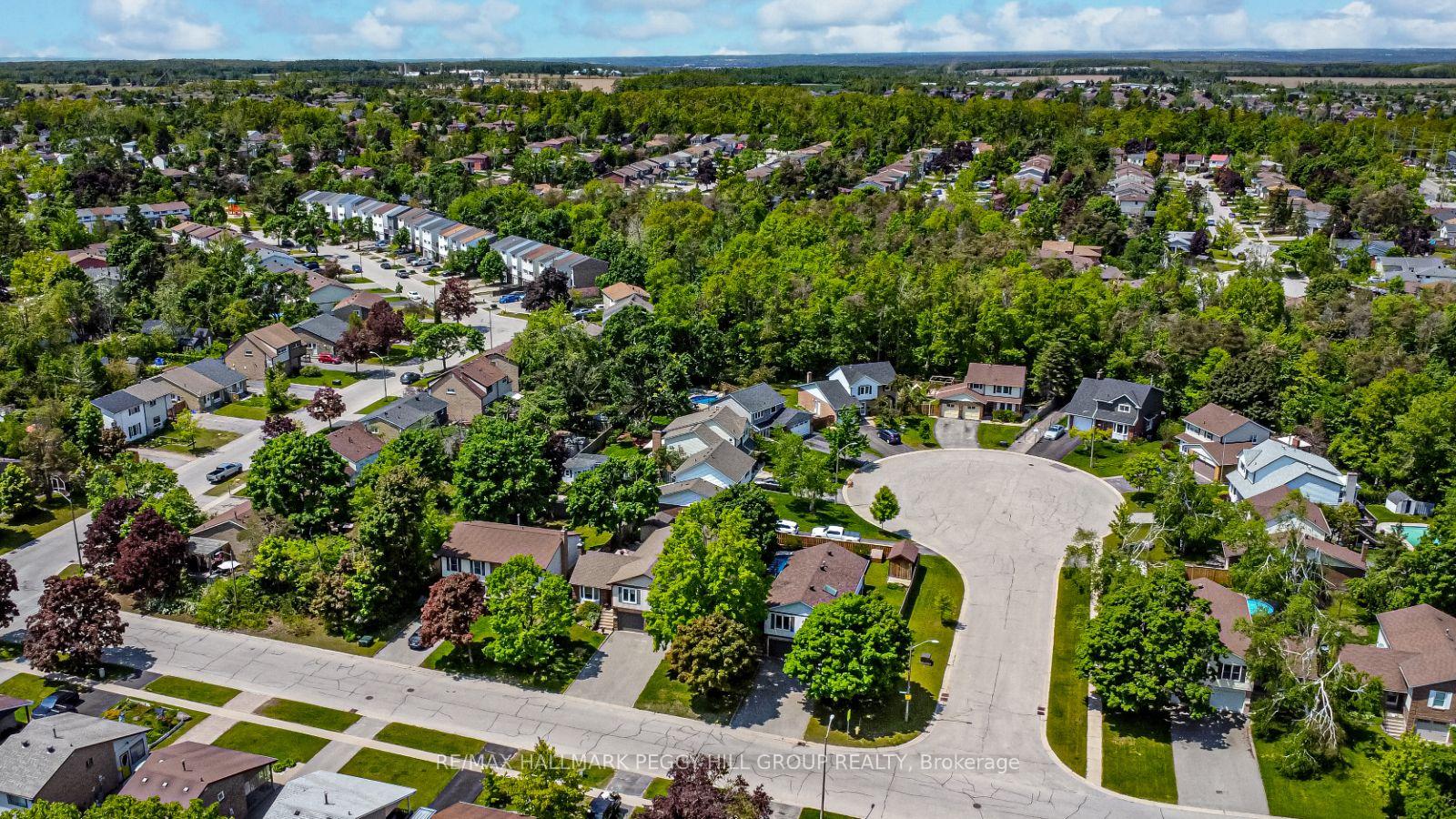 Photo 24 of 20 Shelley Lane, Barrie, Letitia Heights — HOMEH