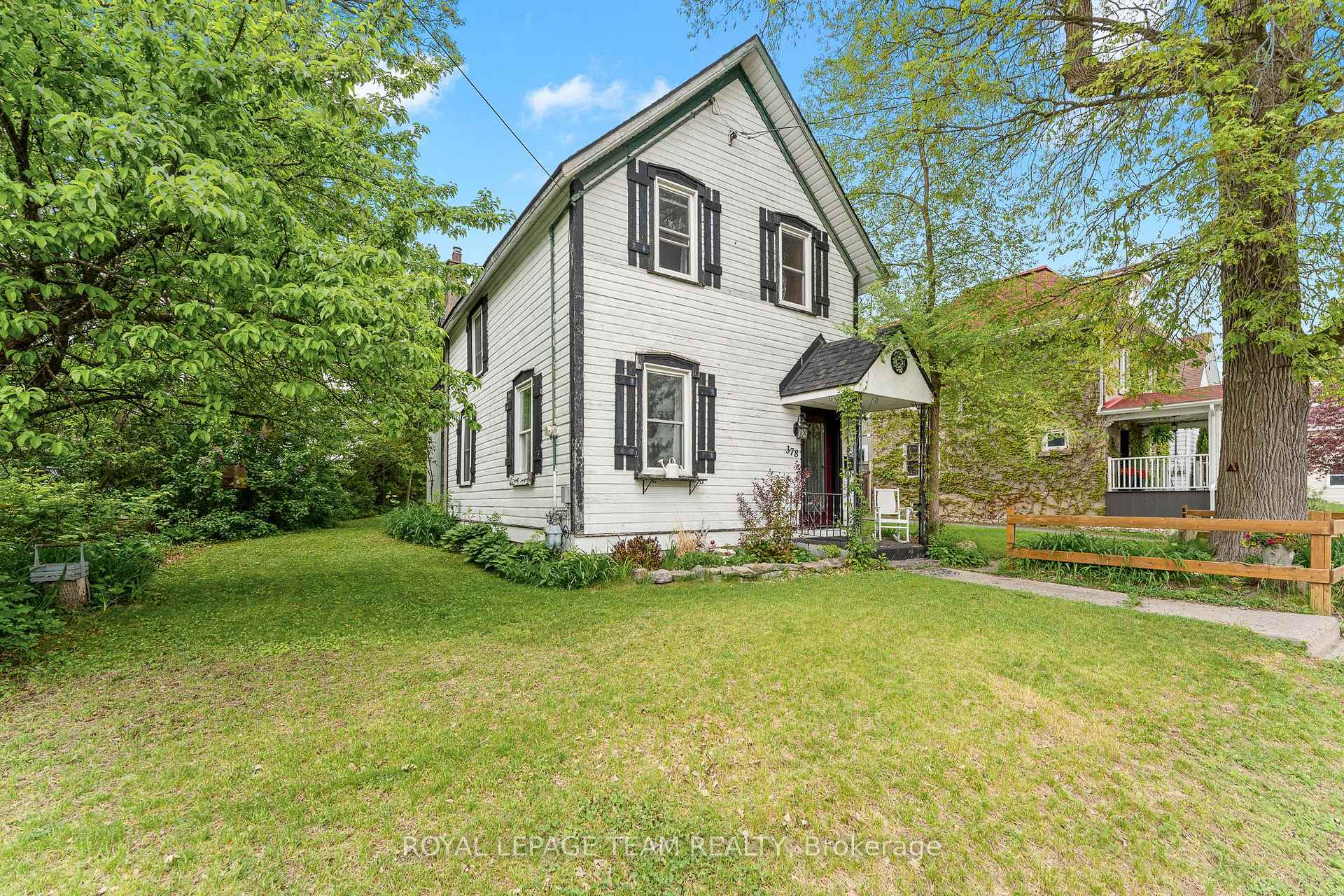 Photo 2 of 378 Donald B Munro Drive, Ottawa, Carp — HOMEH