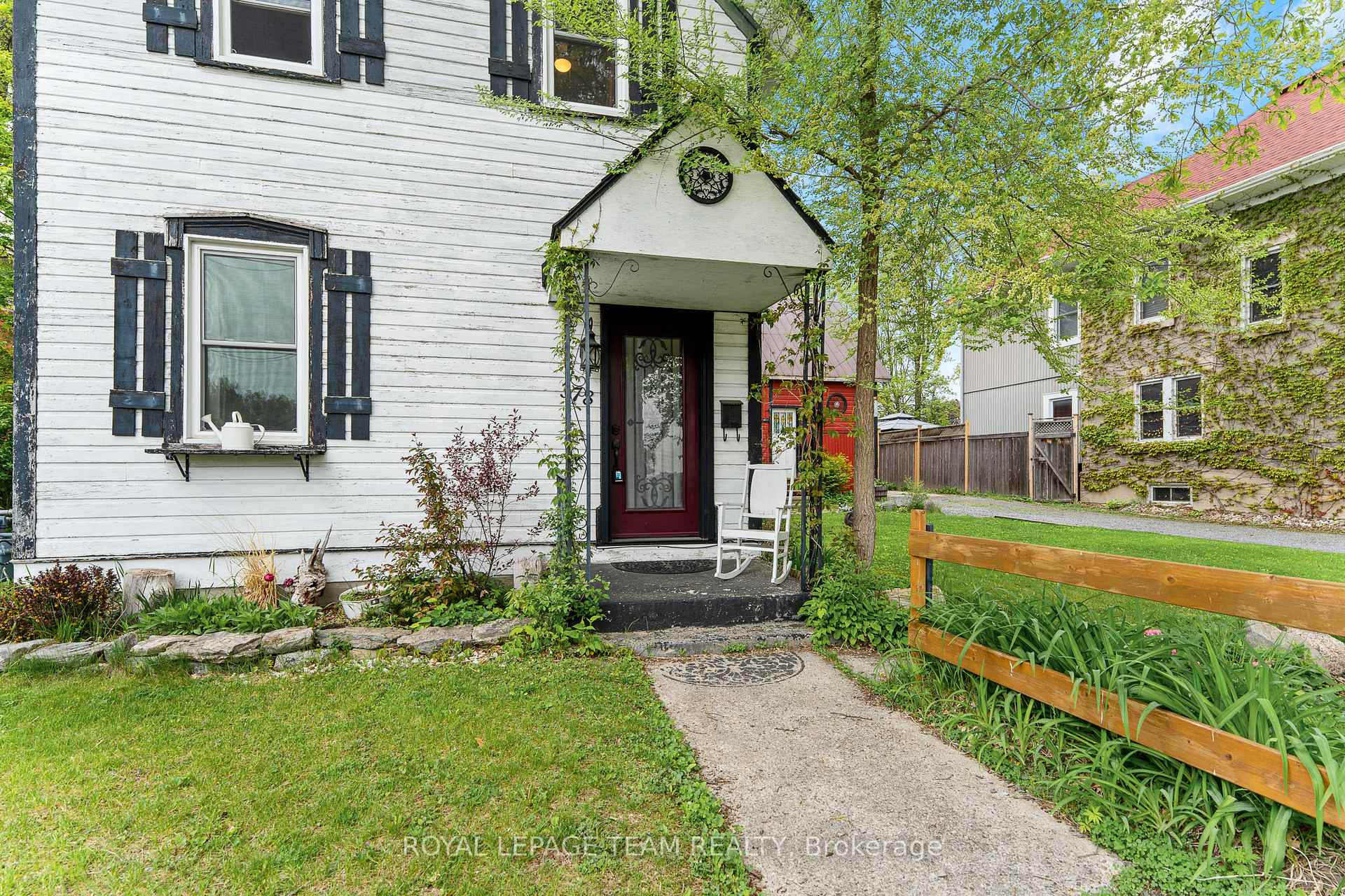 Photo 3 of 378 Donald B Munro Drive, Ottawa, Carp — HOMEH