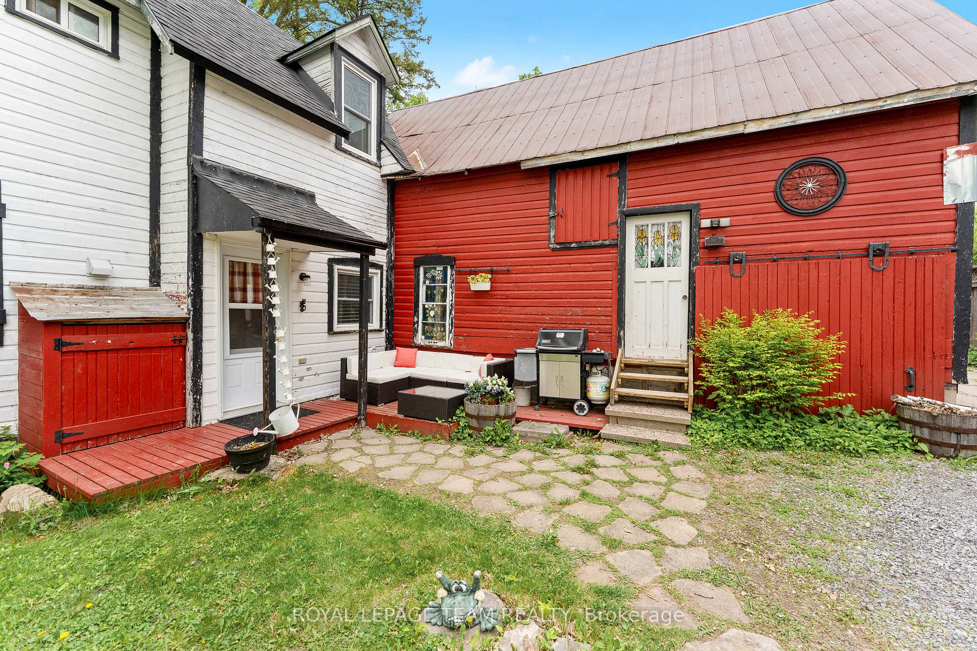 Photo 4 of 378 Donald B Munro Drive, Ottawa, Carp — HOMEH