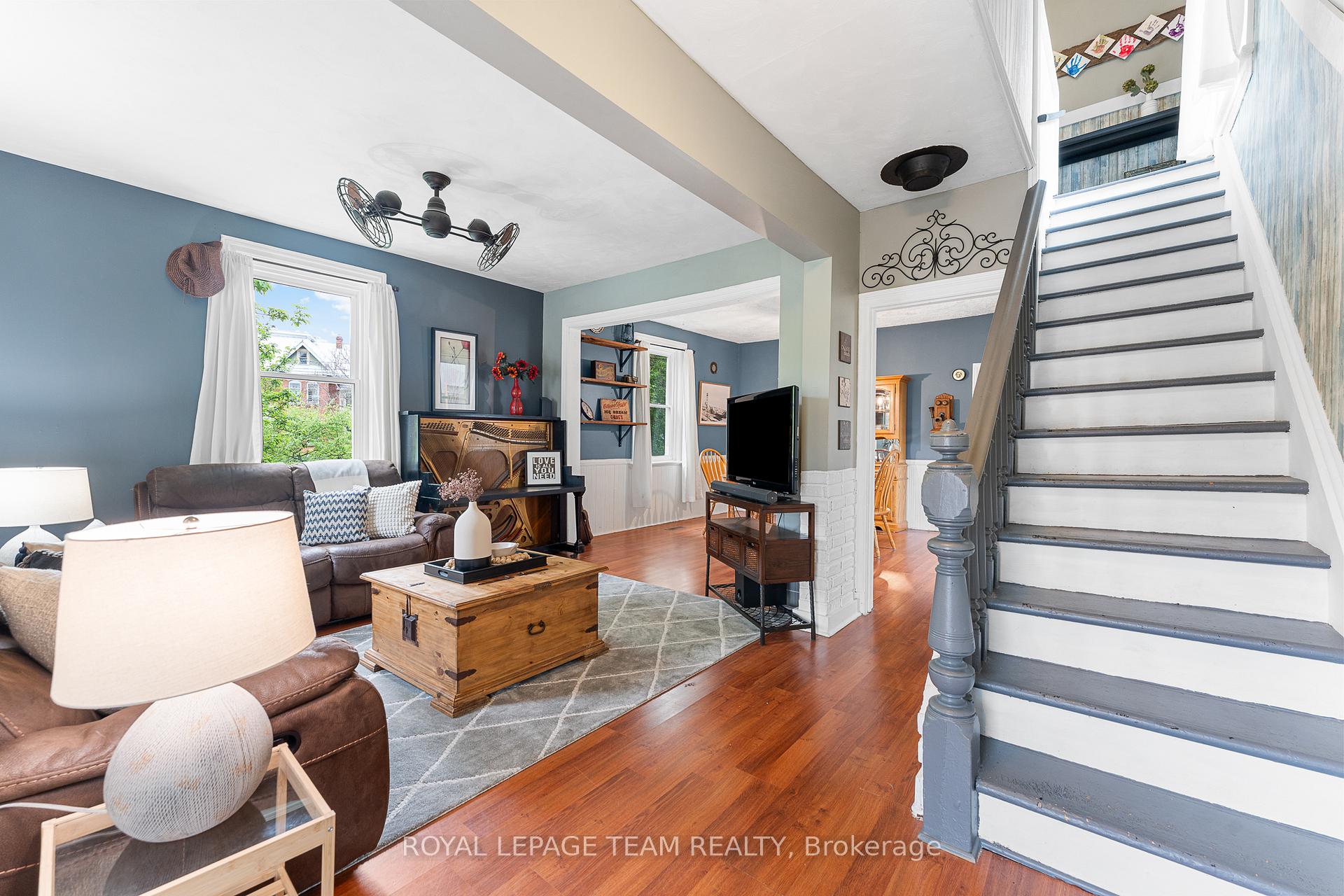 Photo 7 of 378 Donald B Munro Drive, Ottawa, Carp — HOMEH