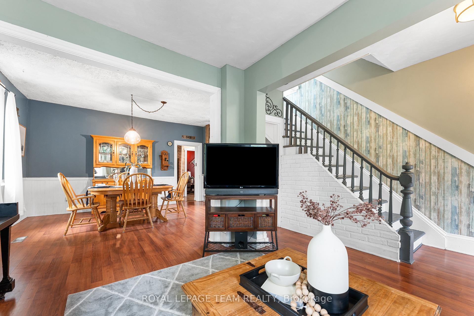 Photo 8 of 378 Donald B Munro Drive, Ottawa, Carp — HOMEH