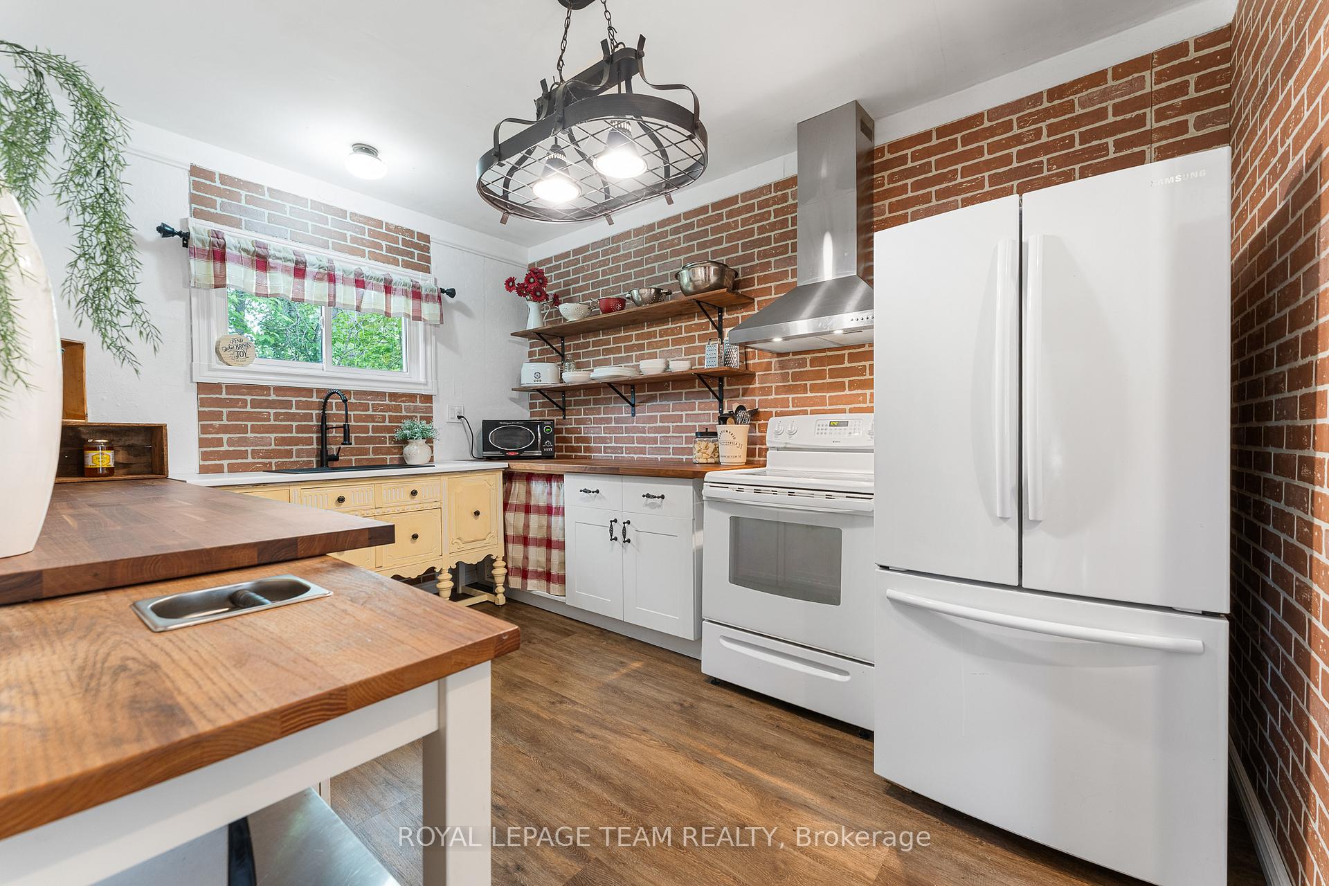 Photo 19 of 378 Donald B Munro Drive, Ottawa, Carp — HOMEH