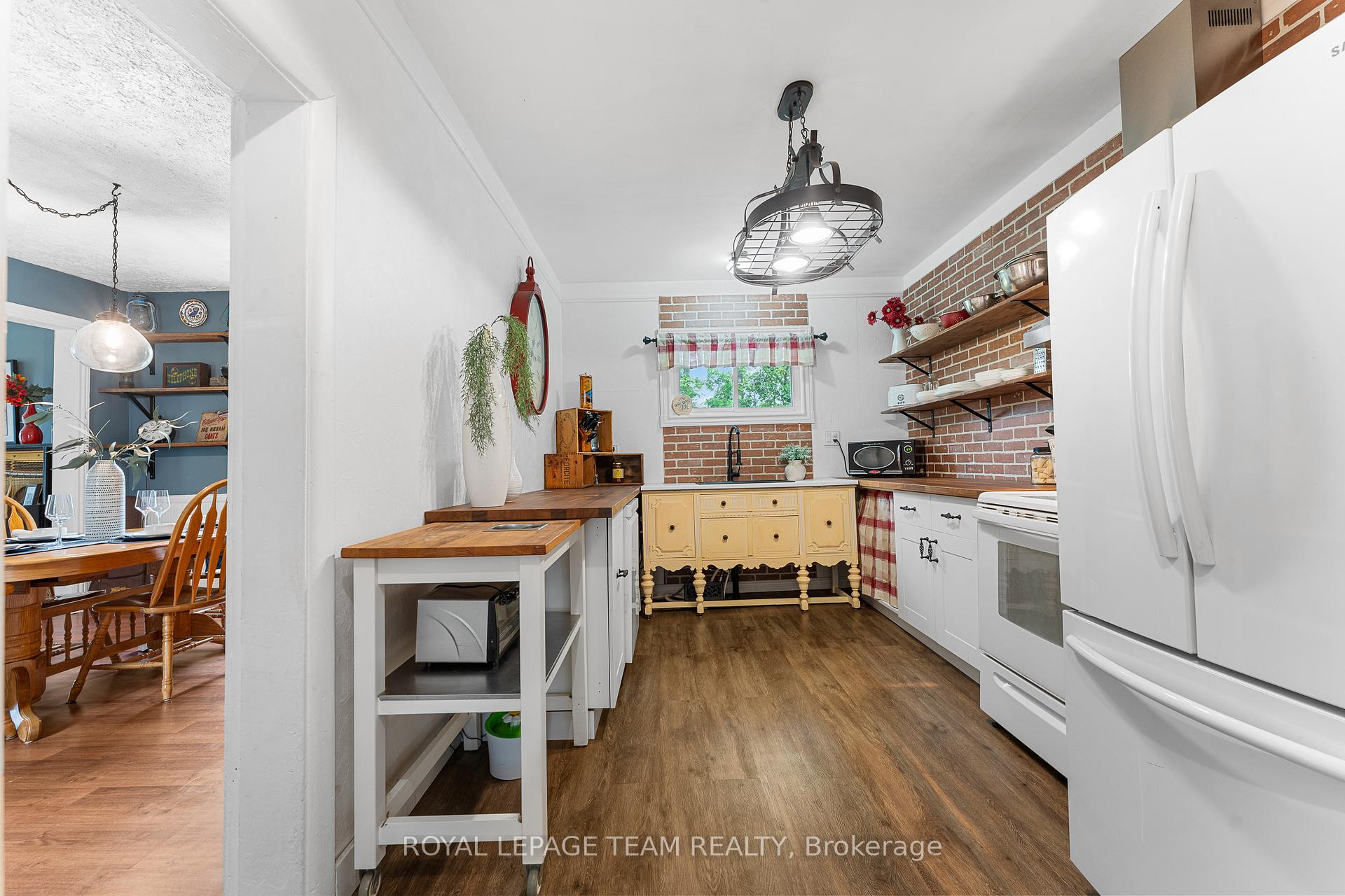 Photo 21 of 378 Donald B Munro Drive, Ottawa, Carp — HOMEH